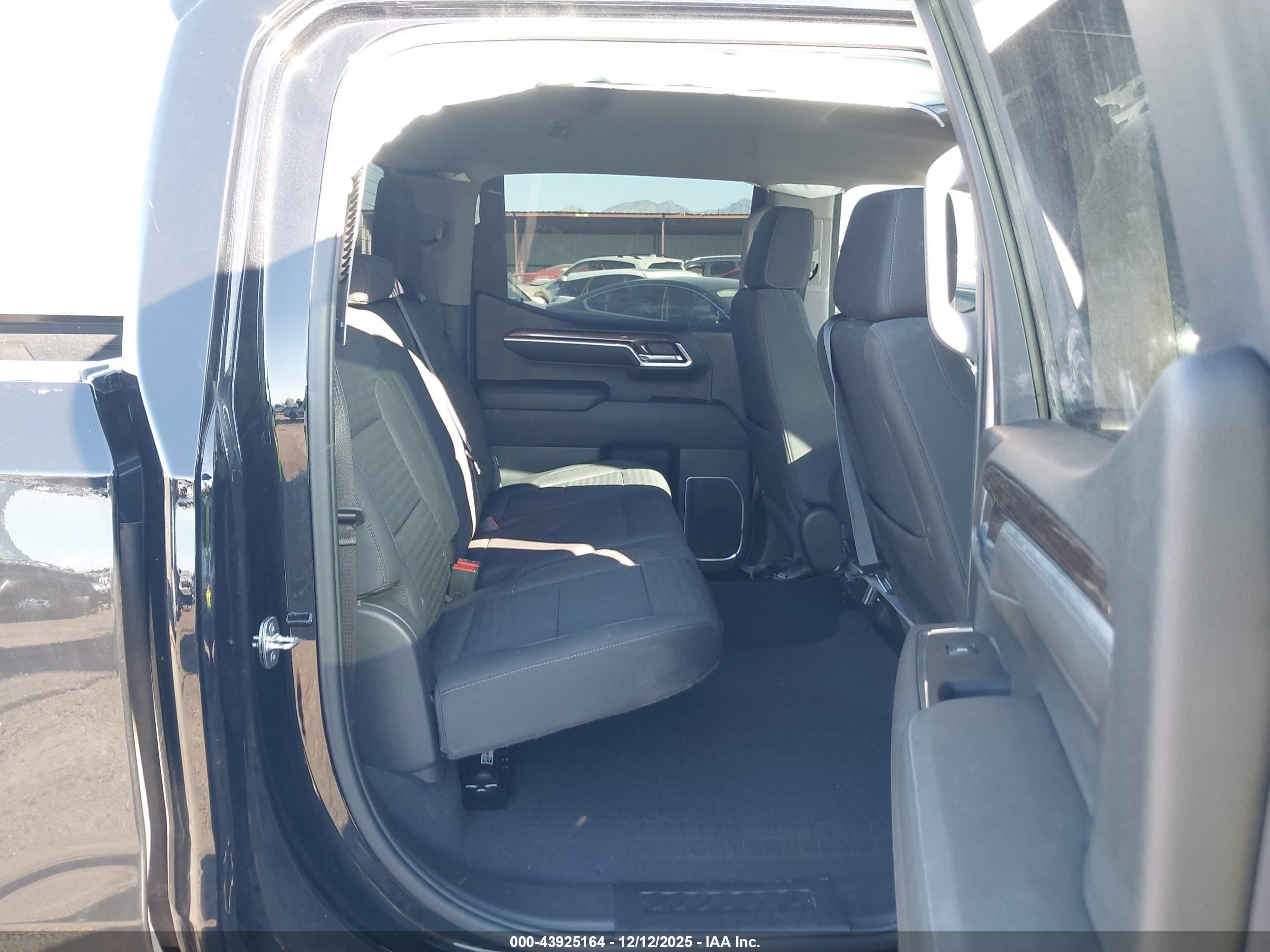 CHEVROLET SILVERADO image 8