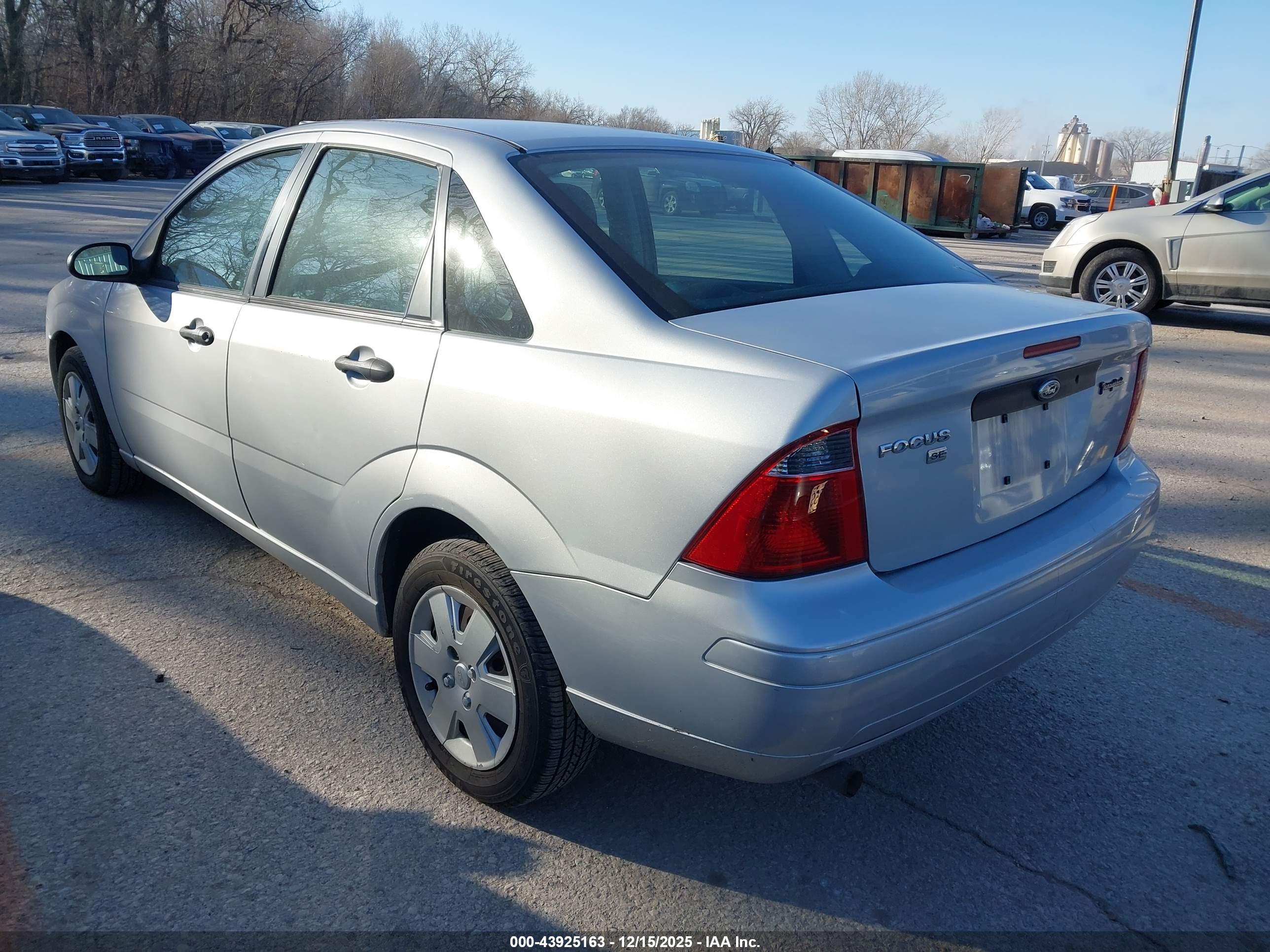FORD FOCUS image 3