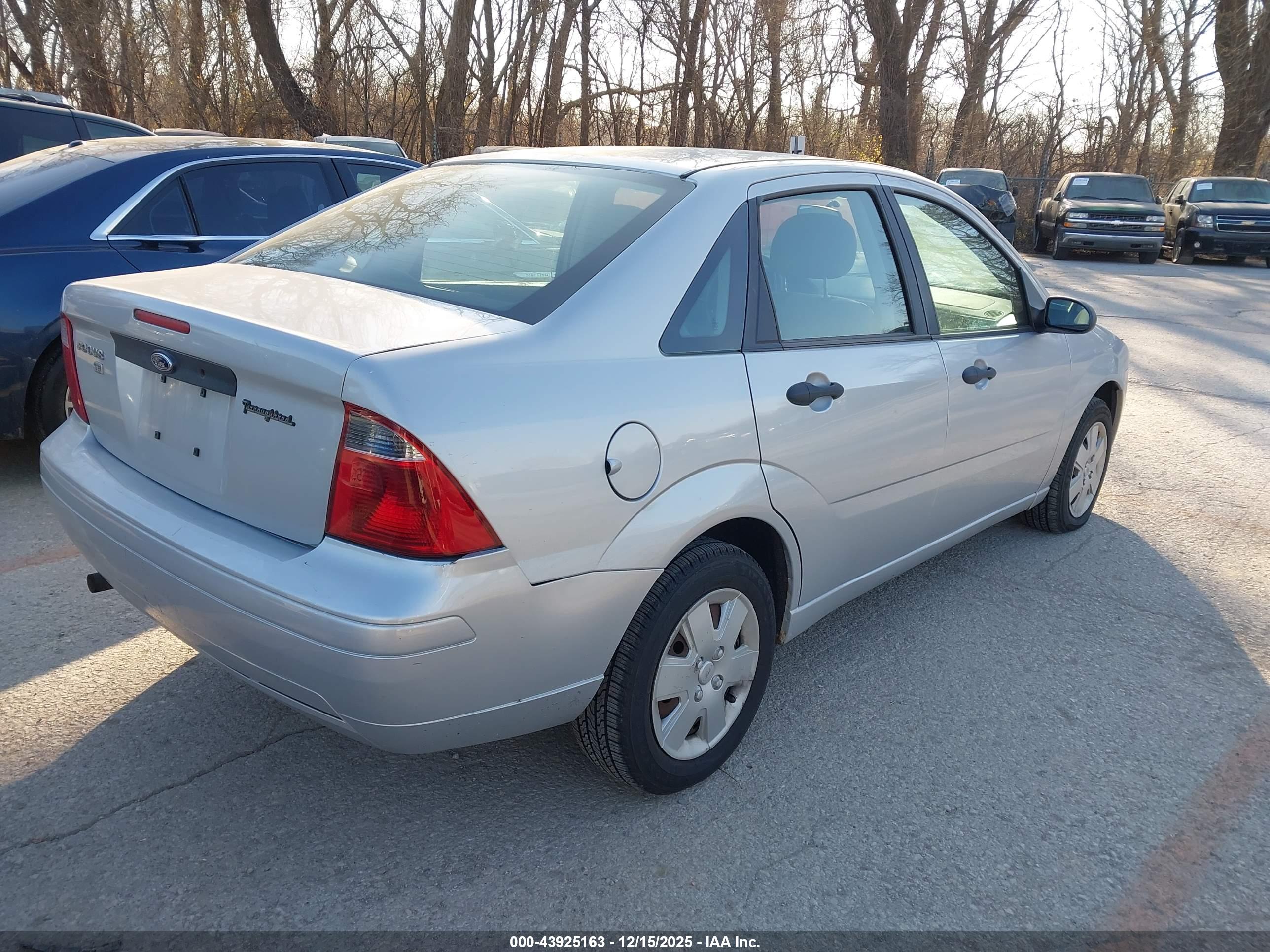 FORD FOCUS image 4
