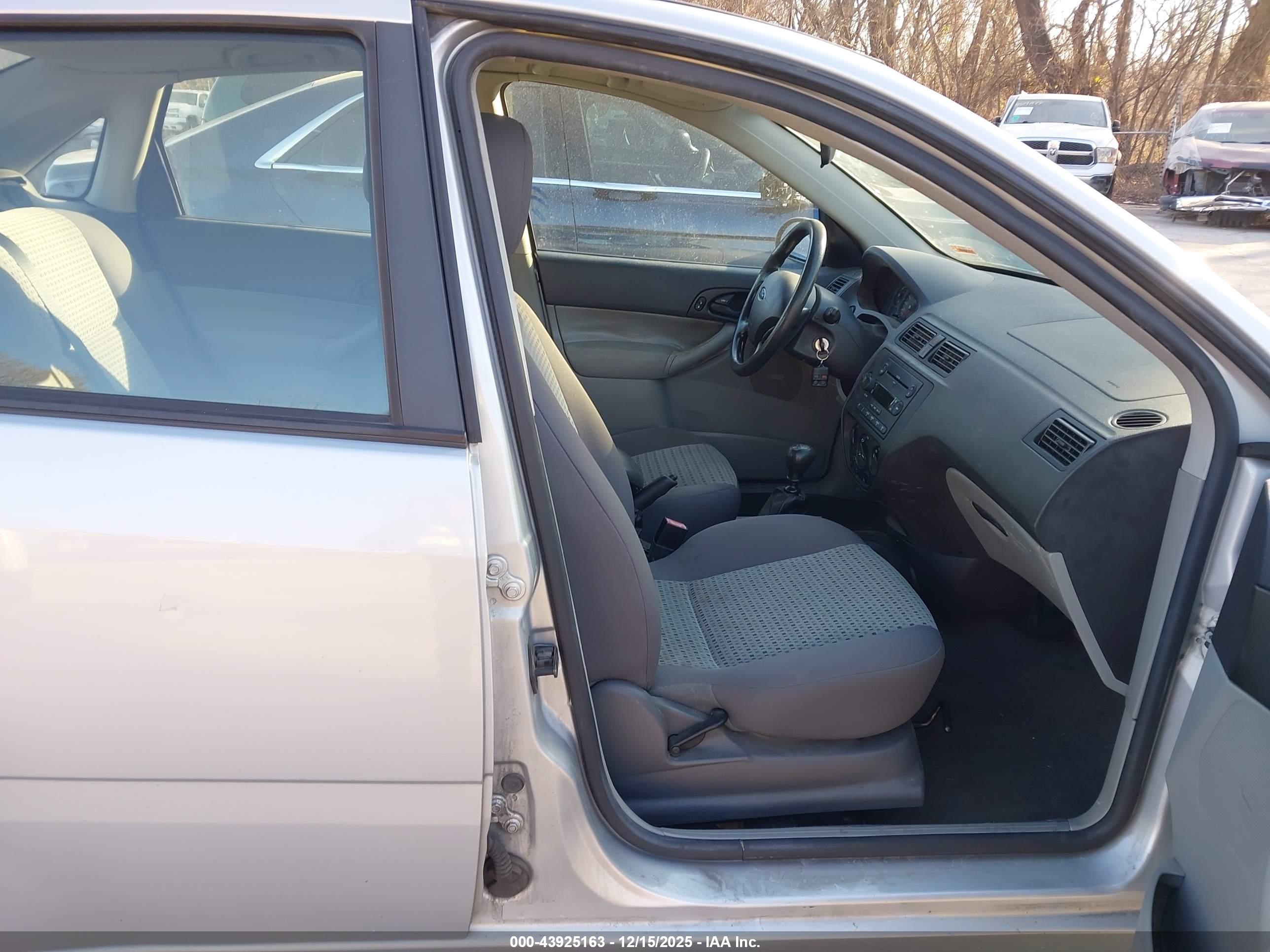 FORD FOCUS image 5