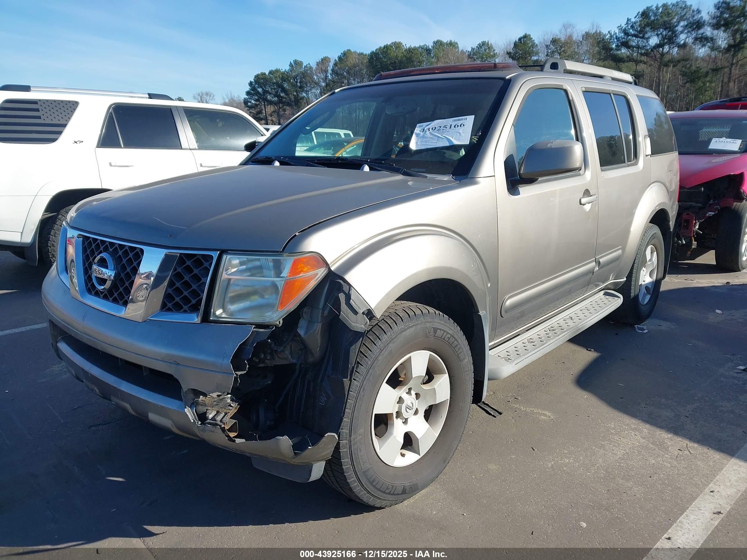 NISSAN PATHFINDER image 2