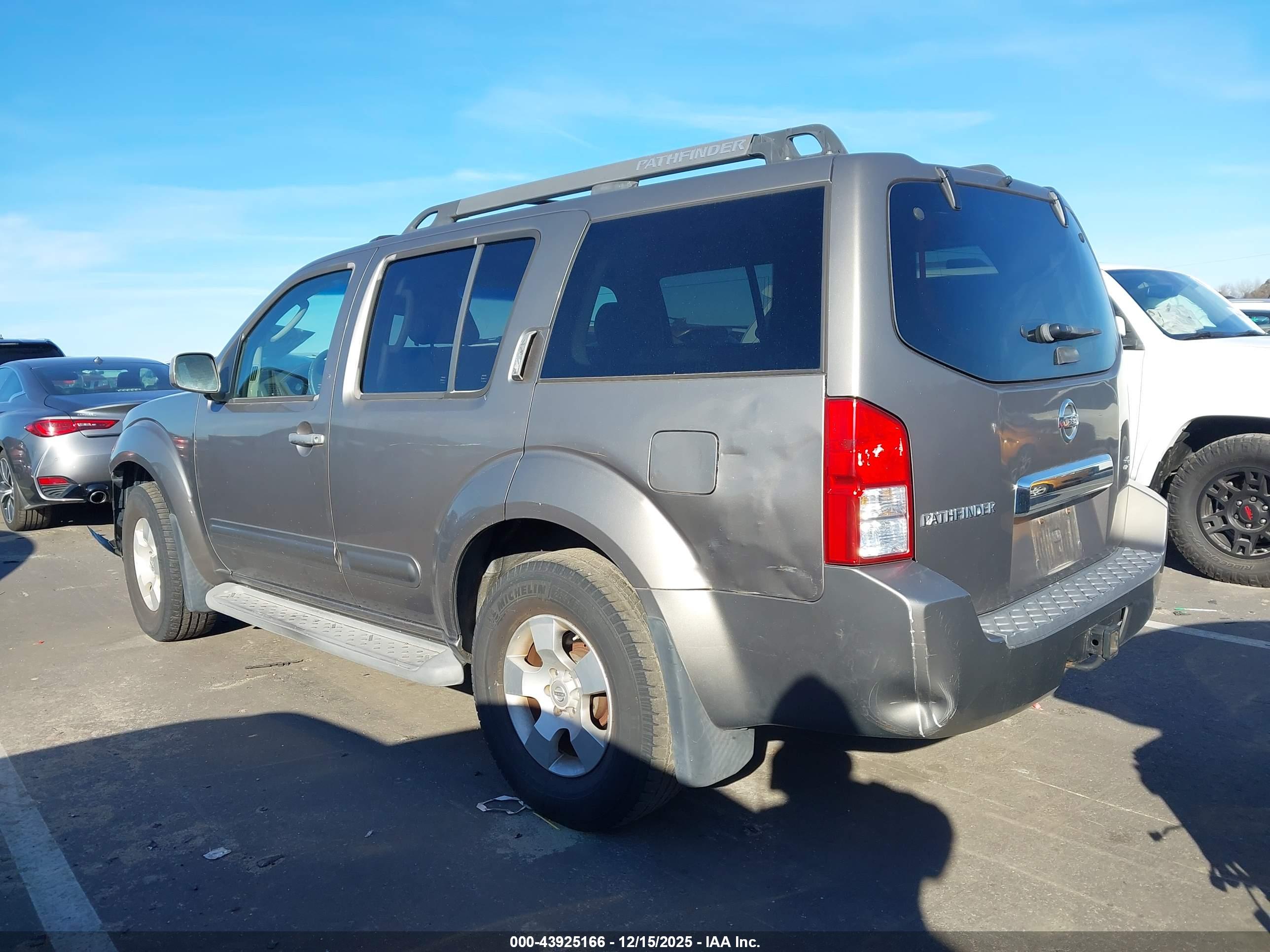 NISSAN PATHFINDER image 3