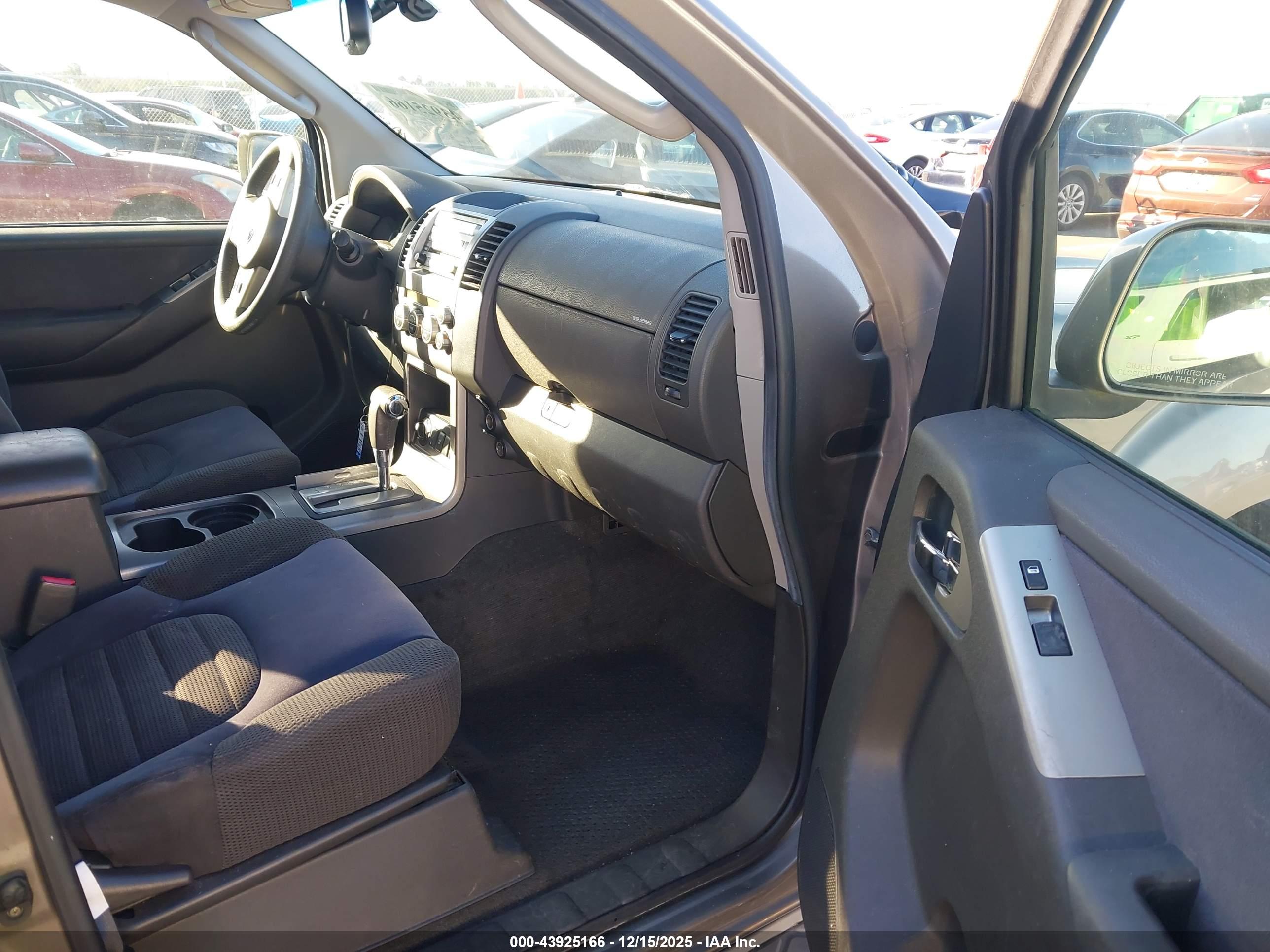 NISSAN PATHFINDER image 5