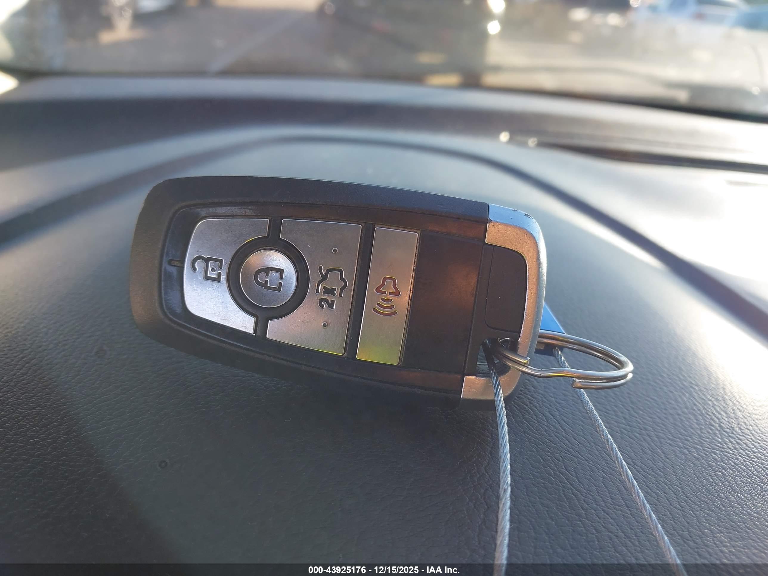 FORD FUSION image 11