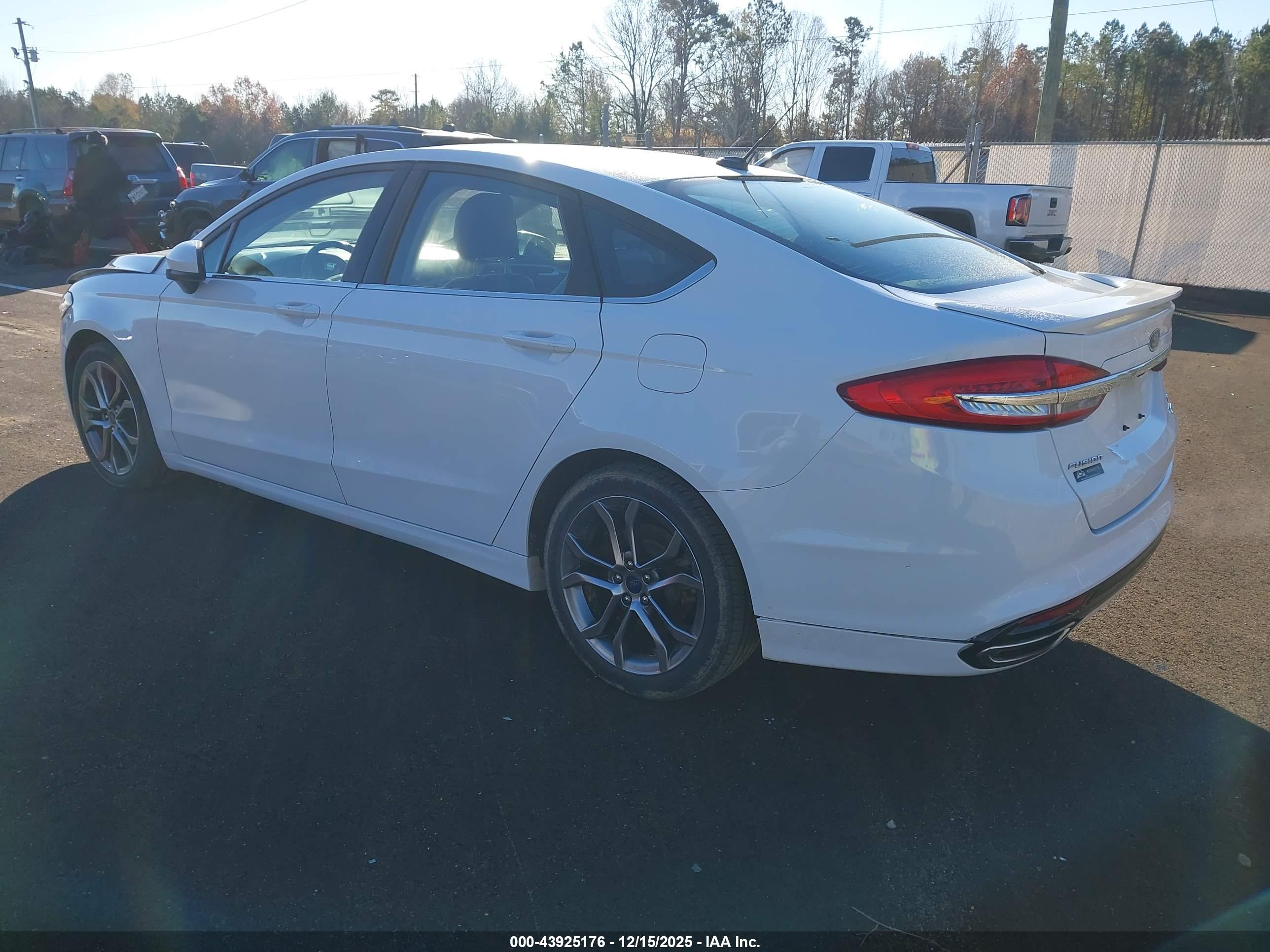 FORD FUSION image 3