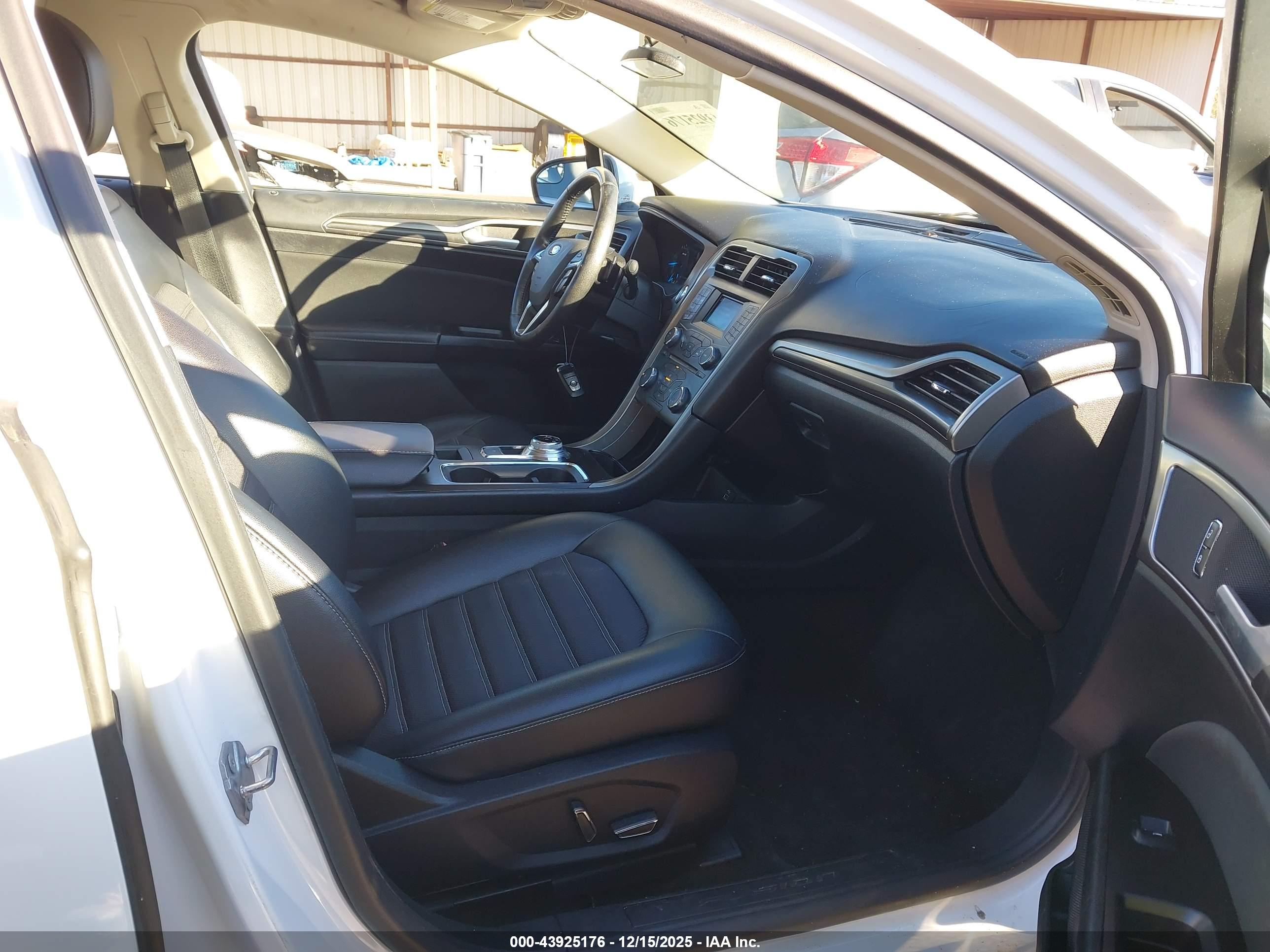 FORD FUSION image 5