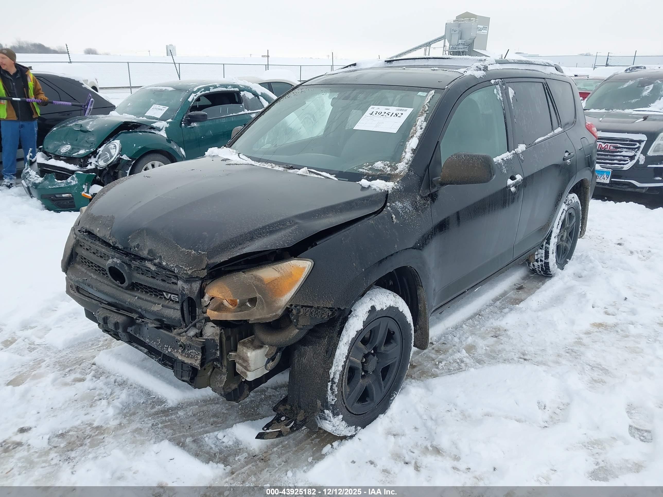 TOYOTA RAV4 image 2
