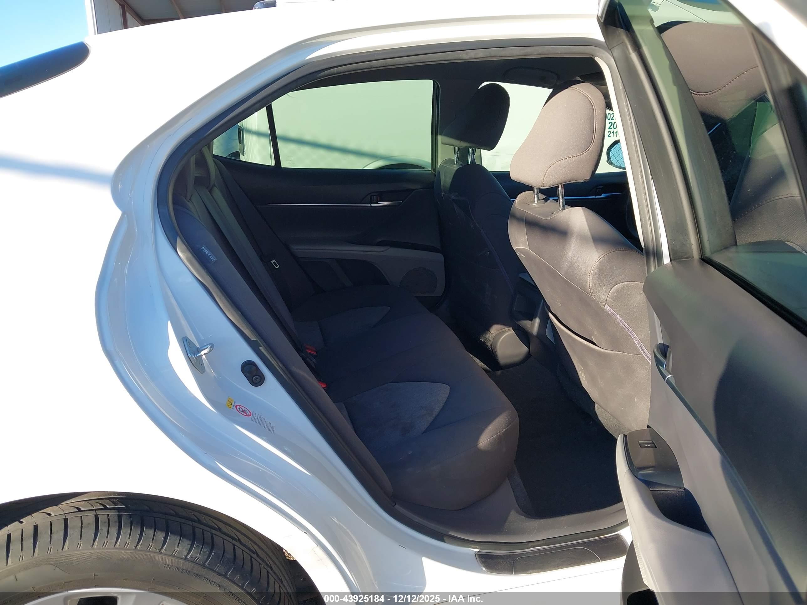 TOYOTA CAMRY image 8