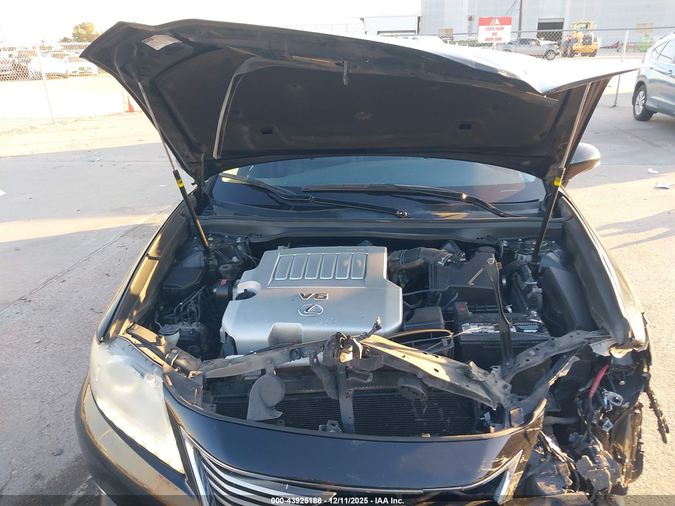 LEXUS ES image 10