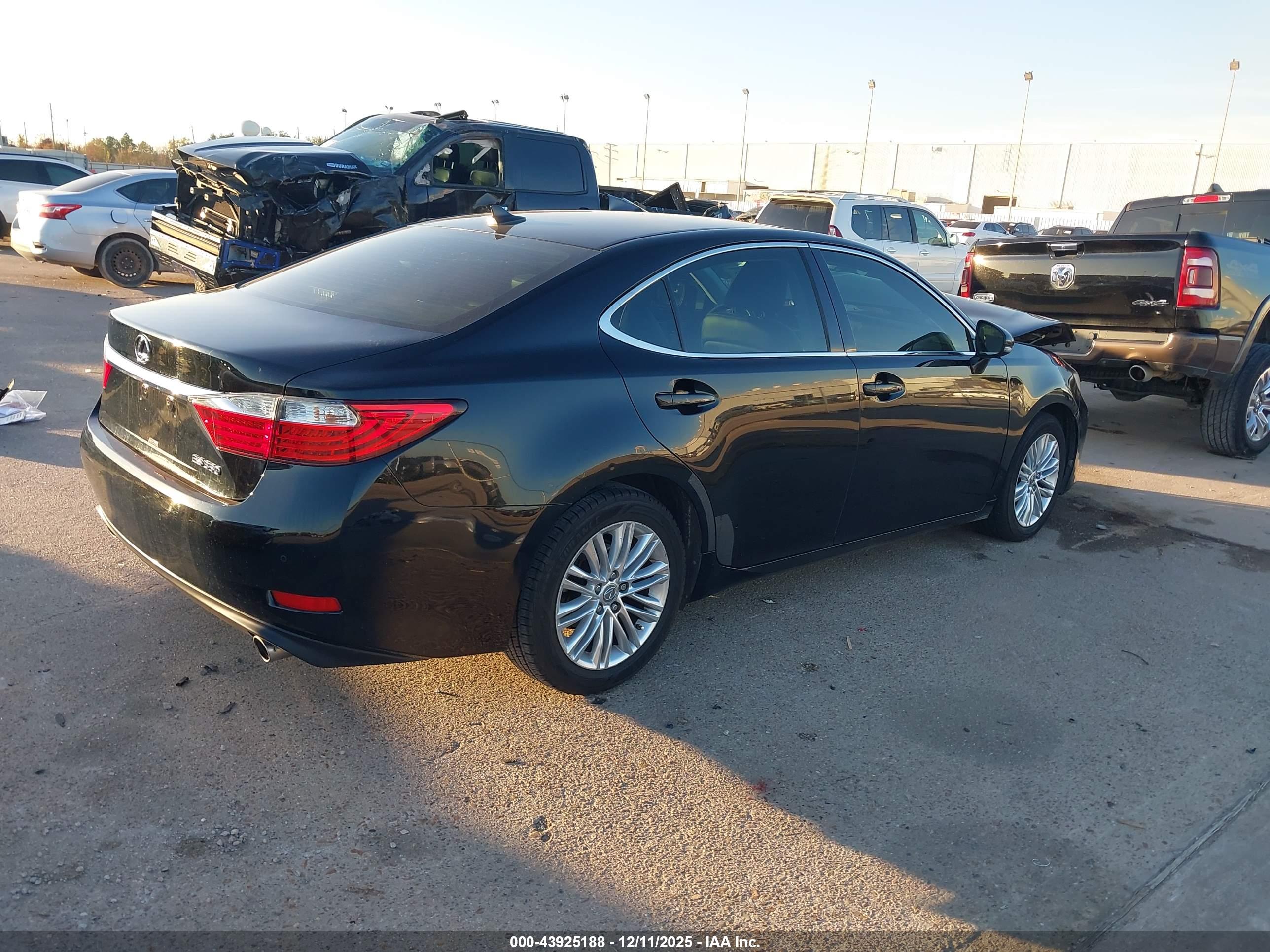 LEXUS ES image 4