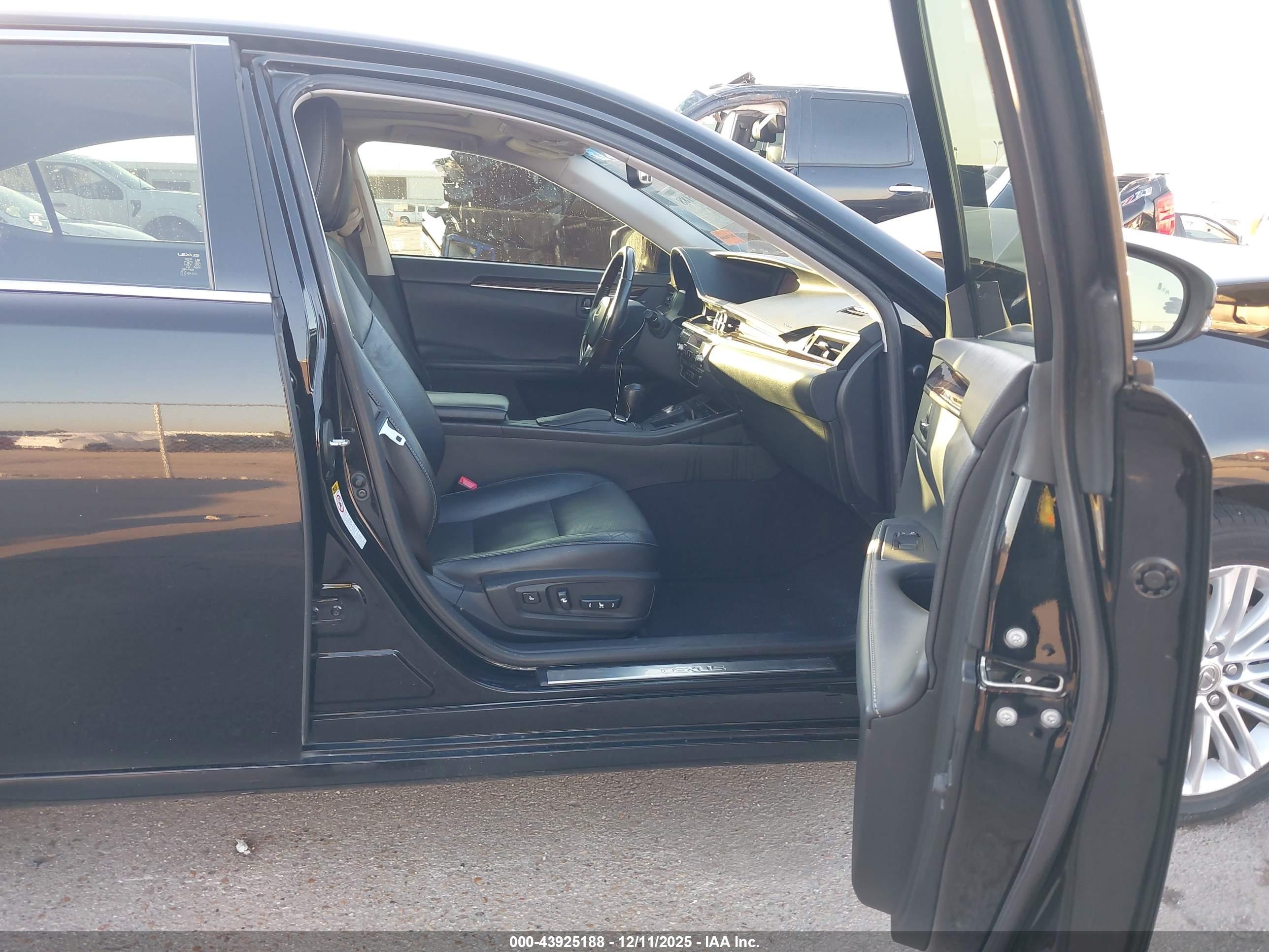 LEXUS ES image 5
