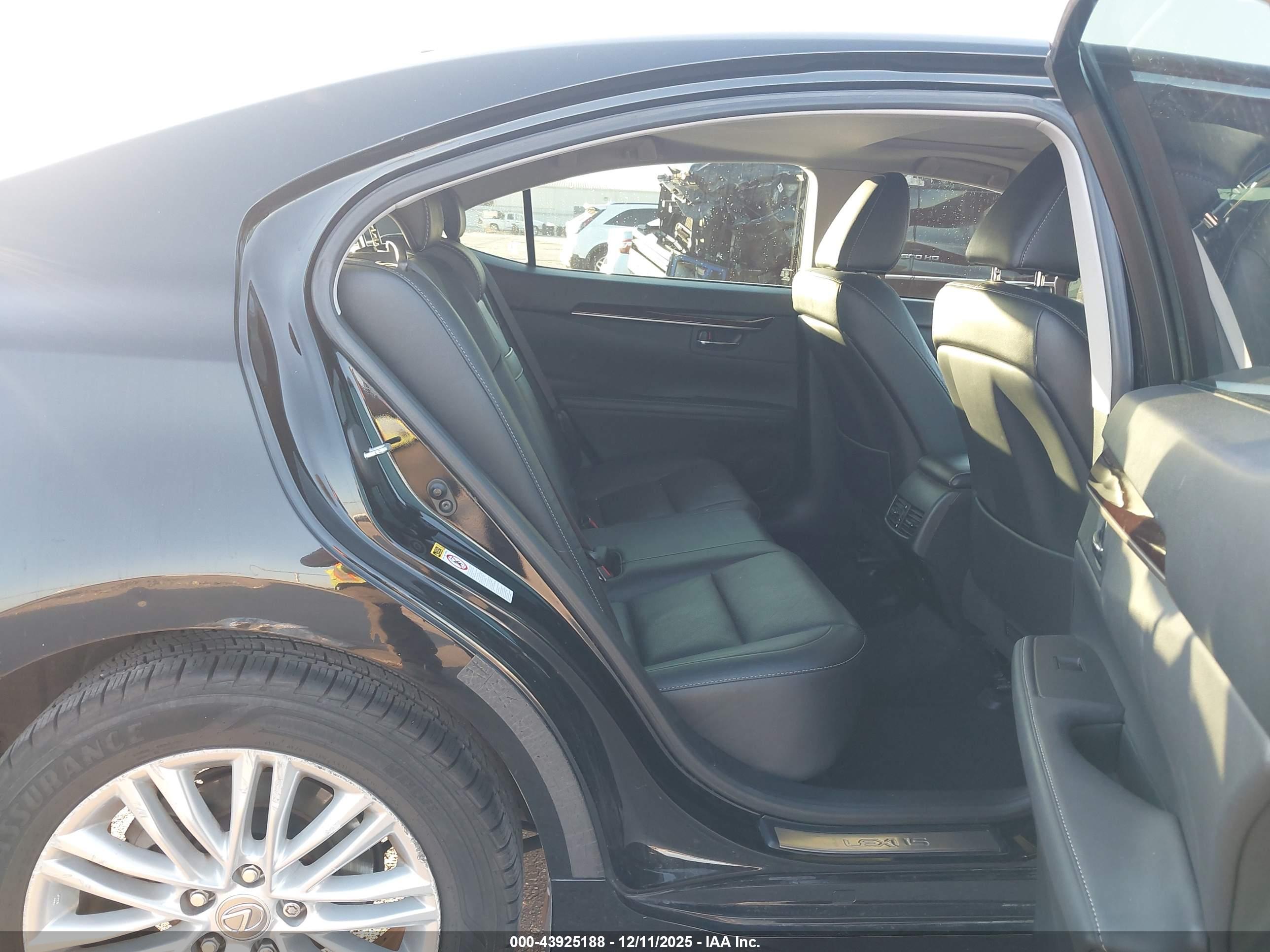 LEXUS ES image 8