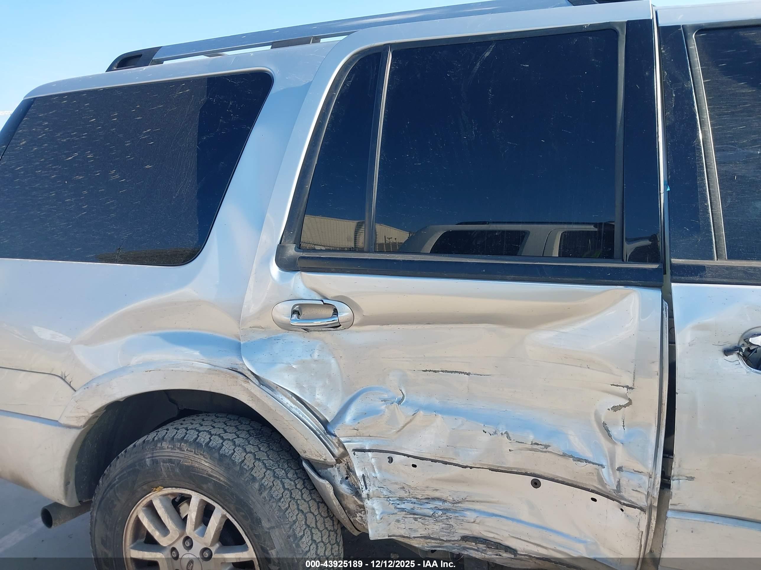 FORD EXPEDITION image 6