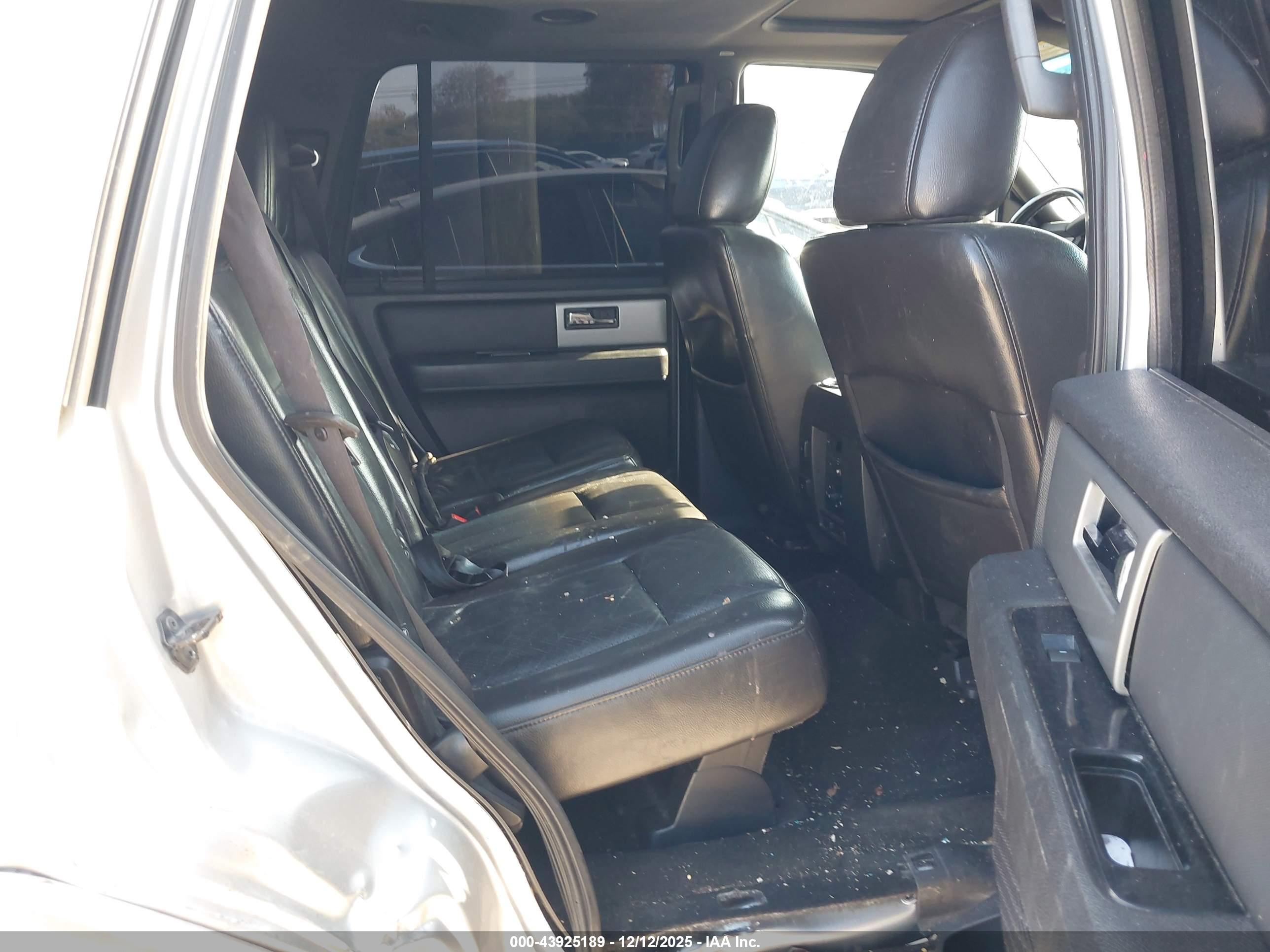 FORD EXPEDITION image 8