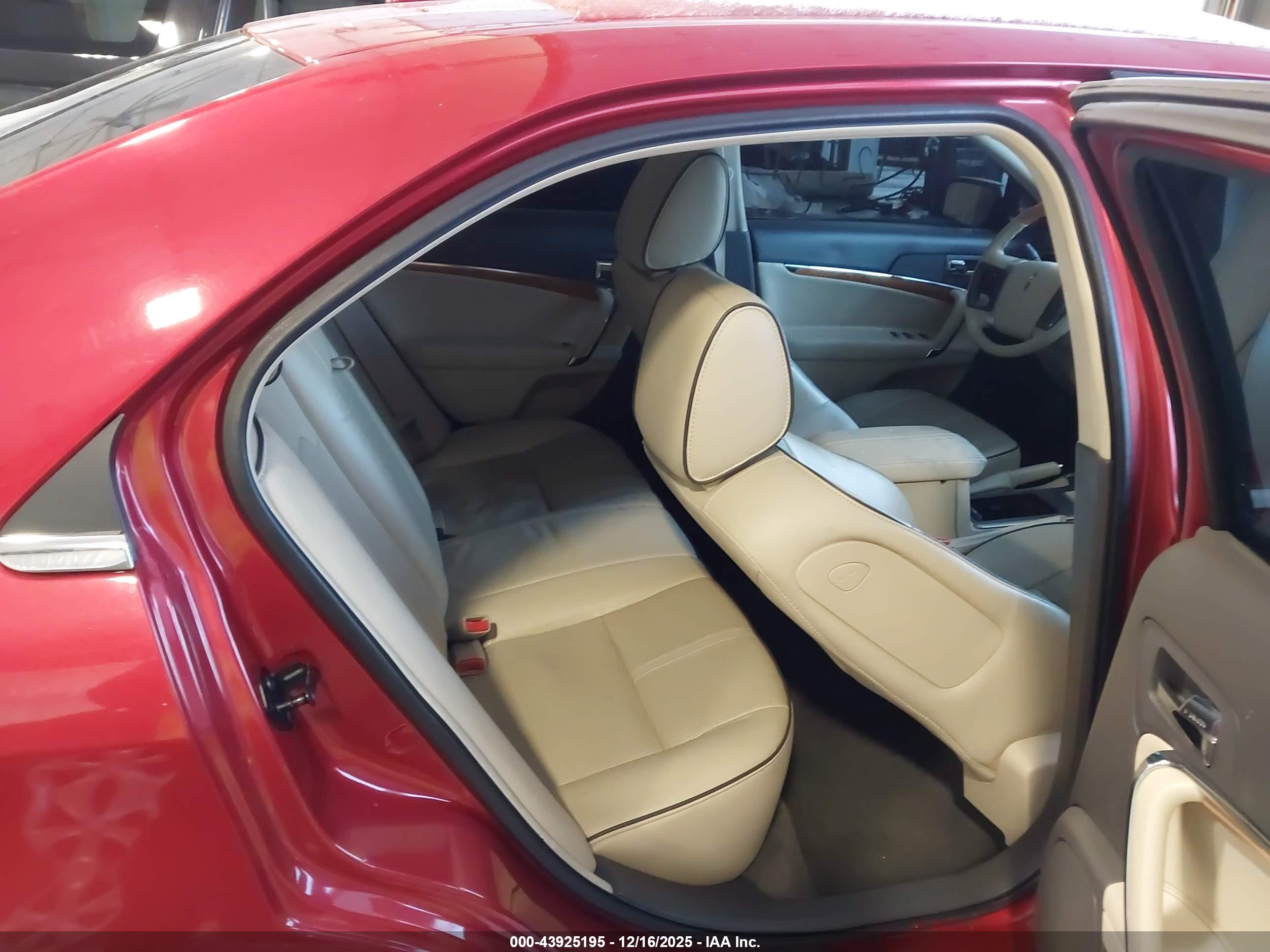 LINCOLN MKZ image 8