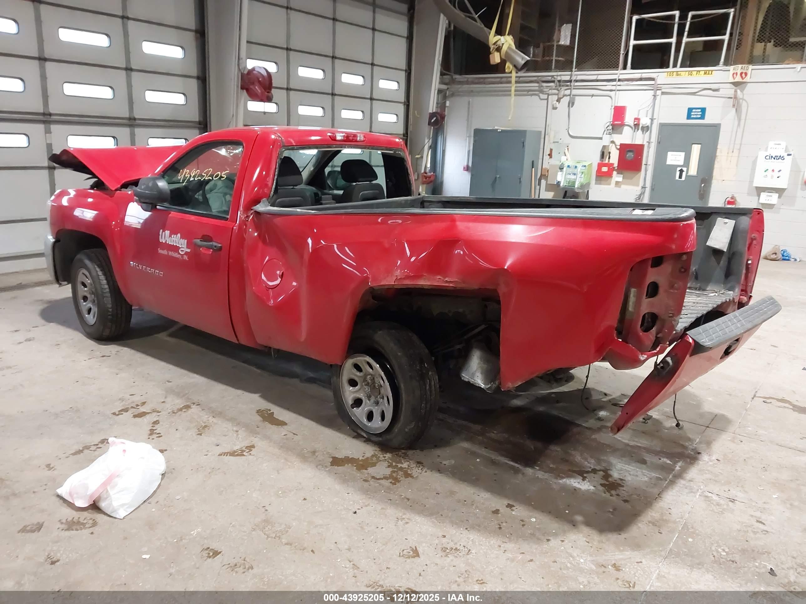 CHEVROLET SILVERADO image 3