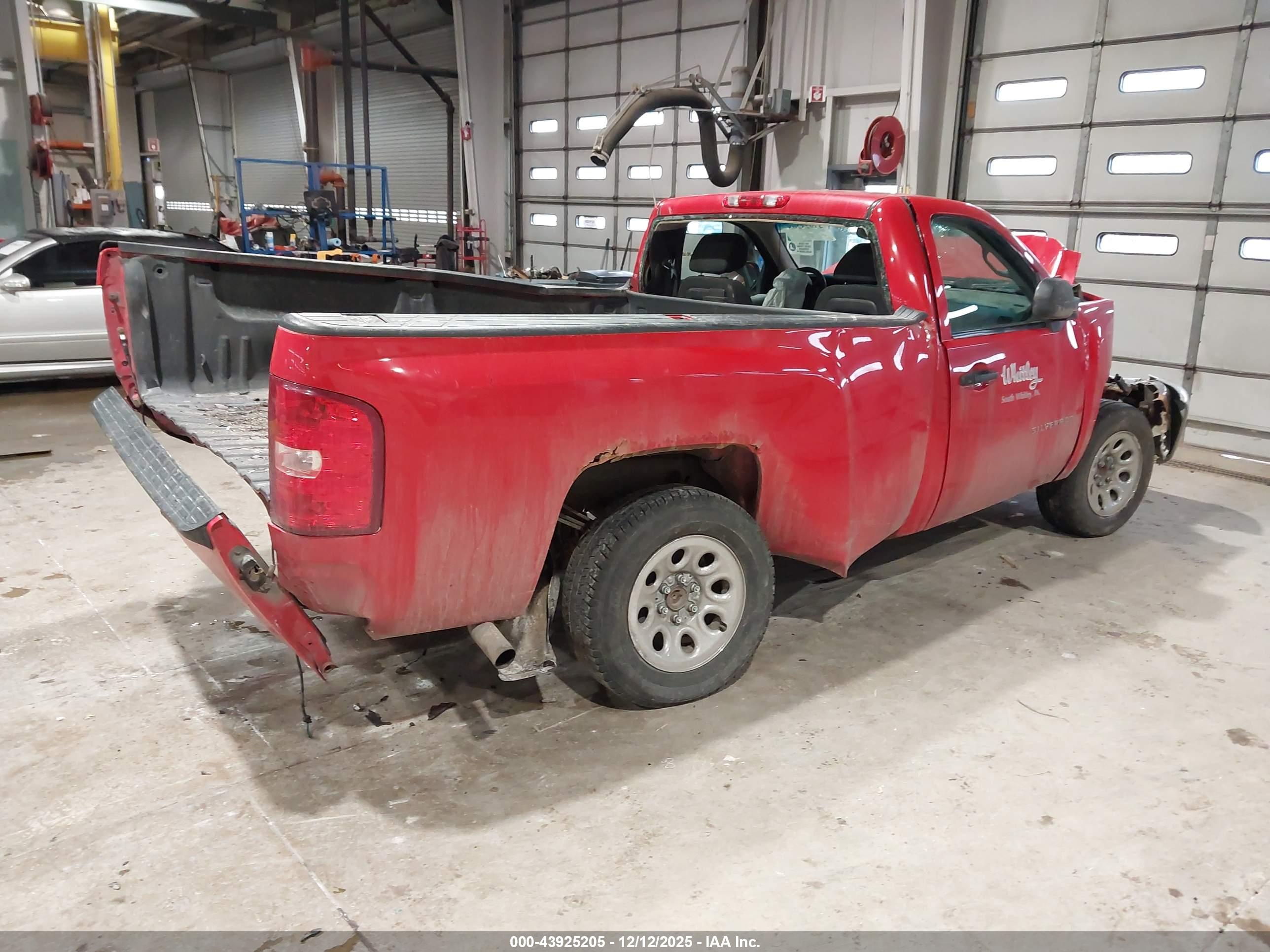 CHEVROLET SILVERADO image 4