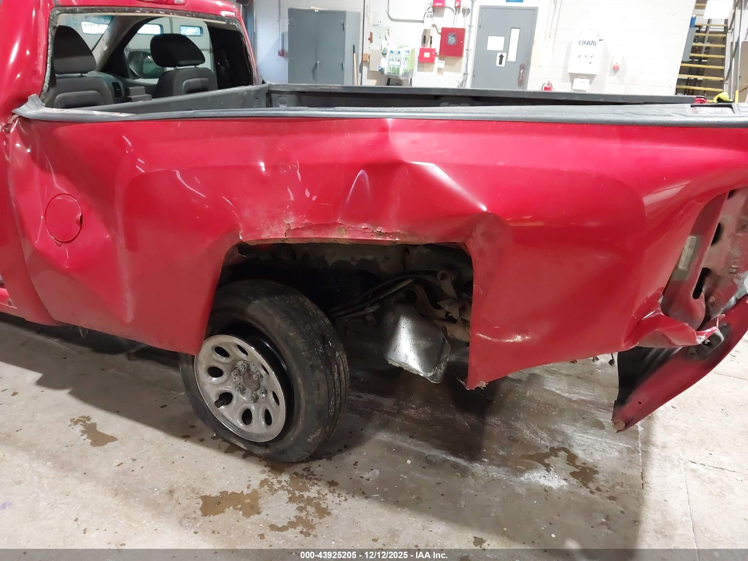CHEVROLET SILVERADO image 6