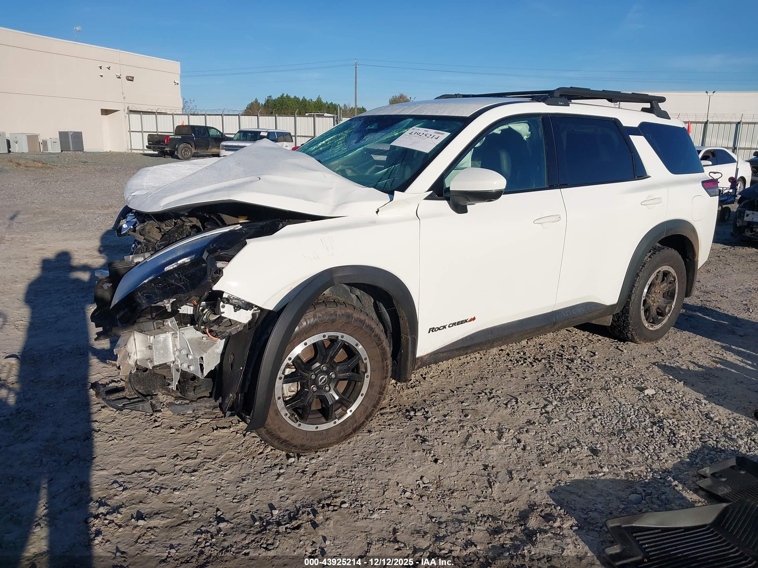 NISSAN PATHFINDER image 2