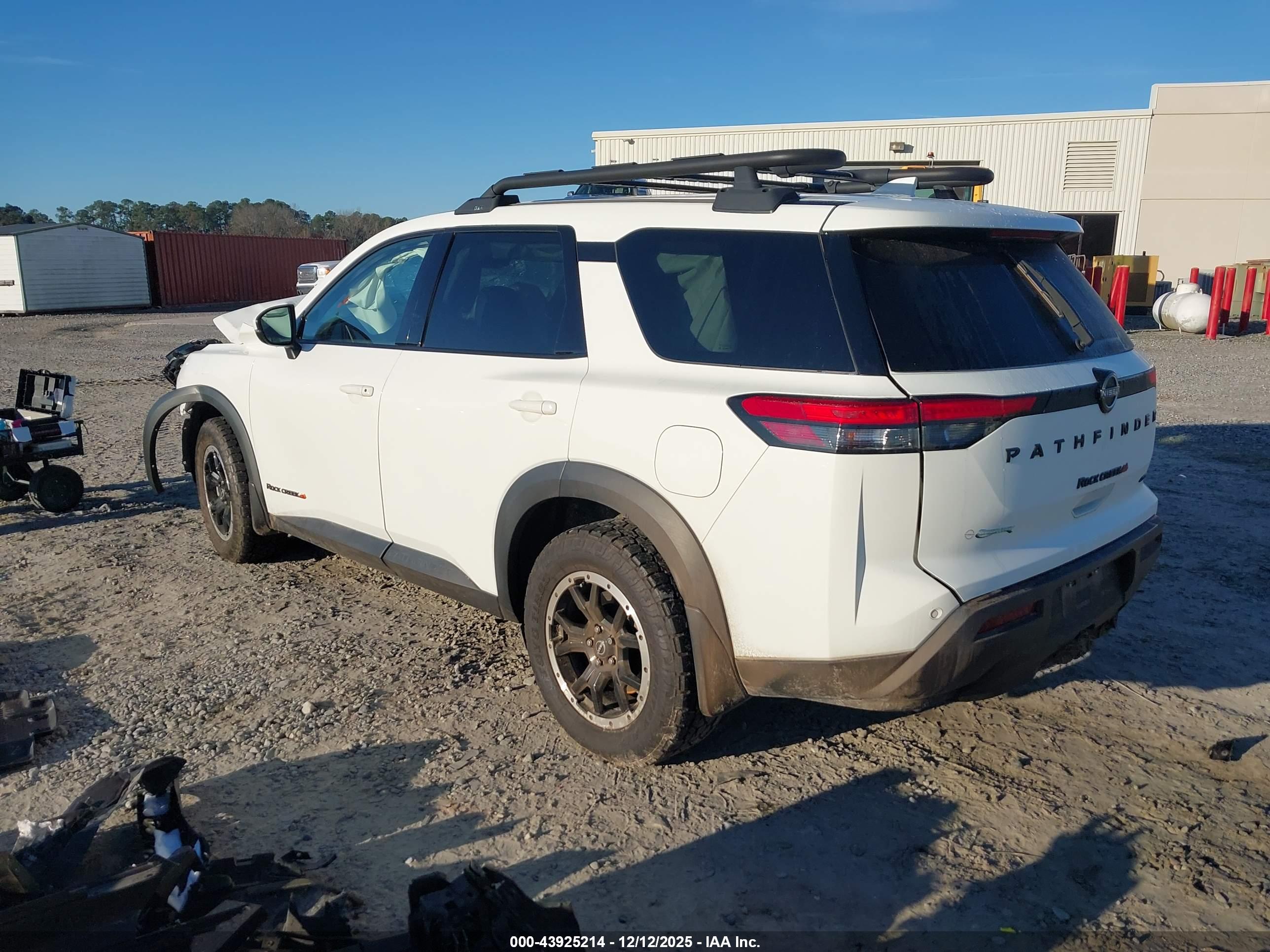 NISSAN PATHFINDER image 3