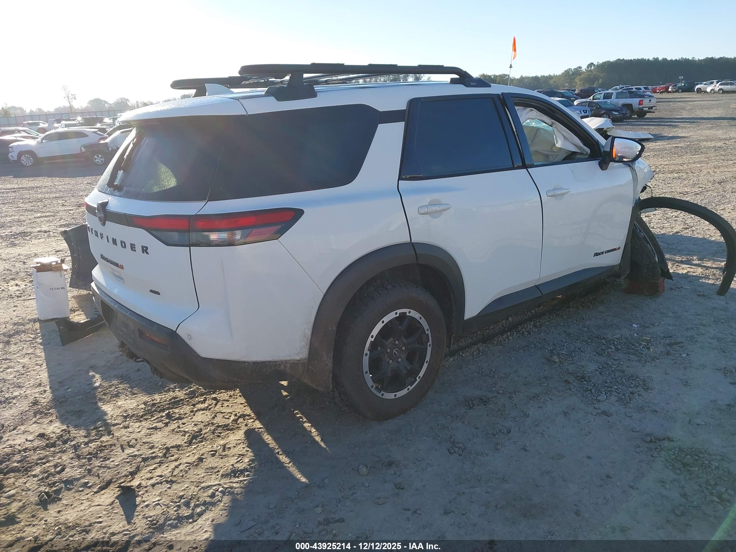 NISSAN PATHFINDER image 4