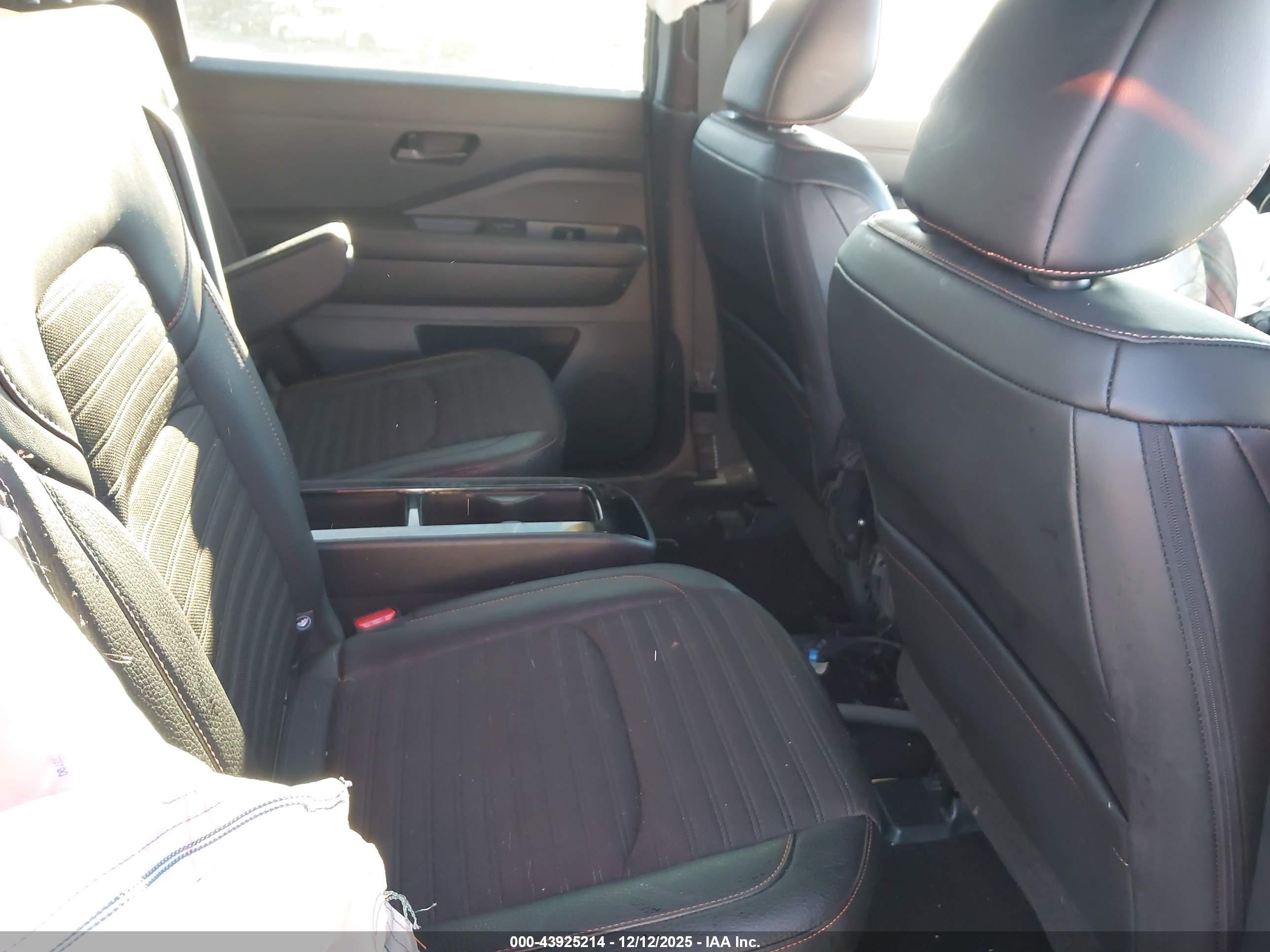 NISSAN PATHFINDER image 8