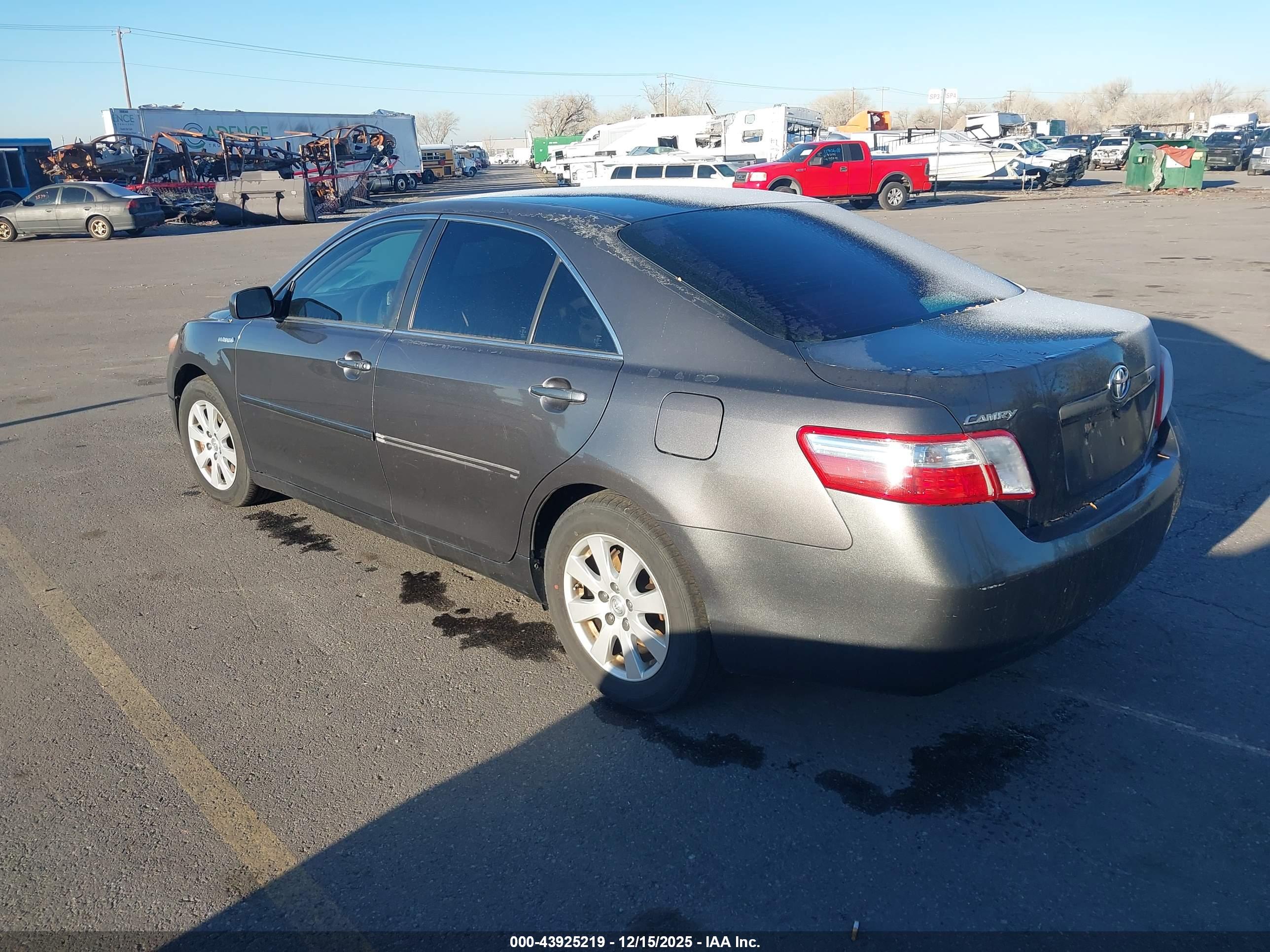 TOYOTA CAMRY image 3