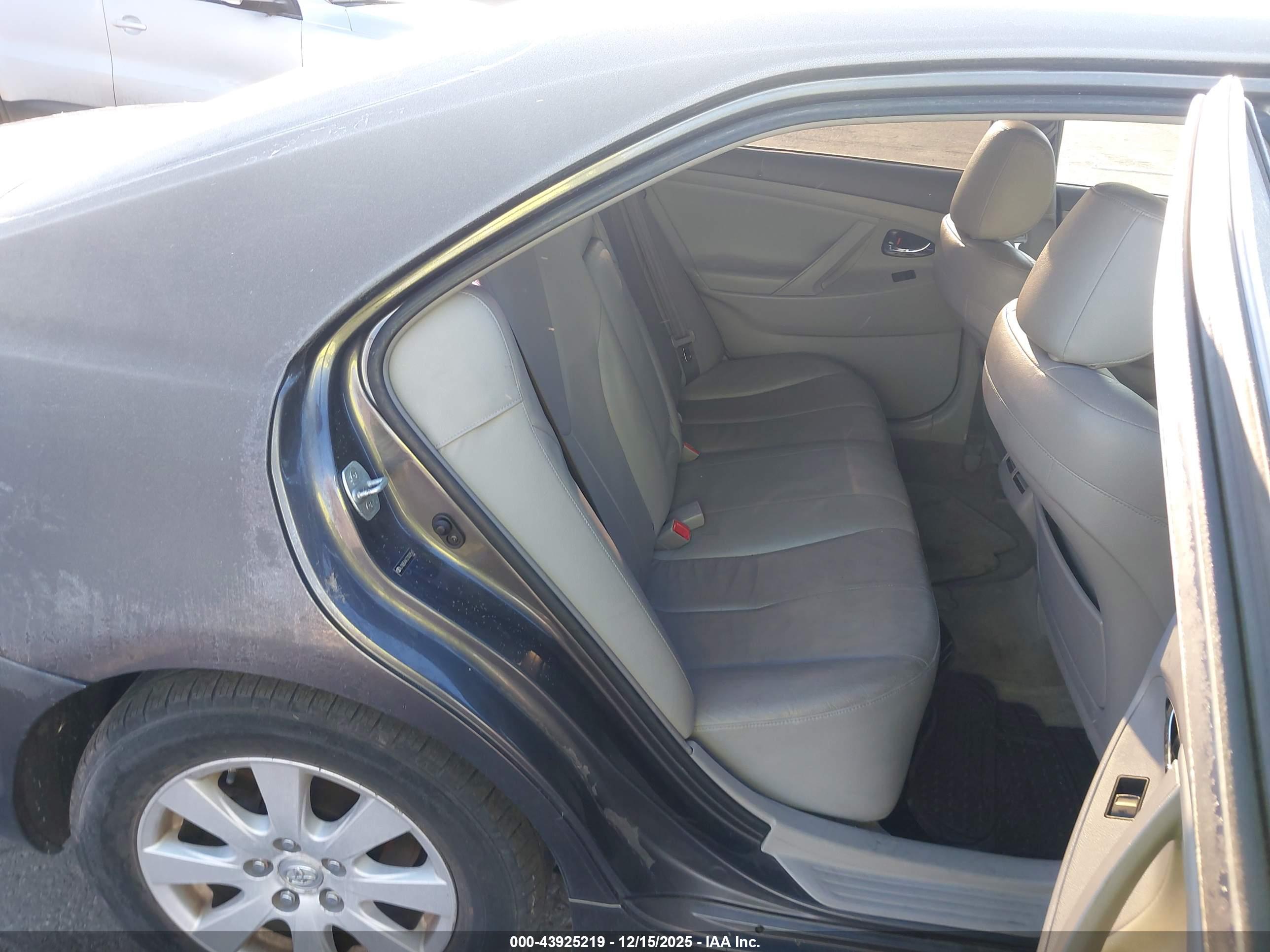 TOYOTA CAMRY image 8