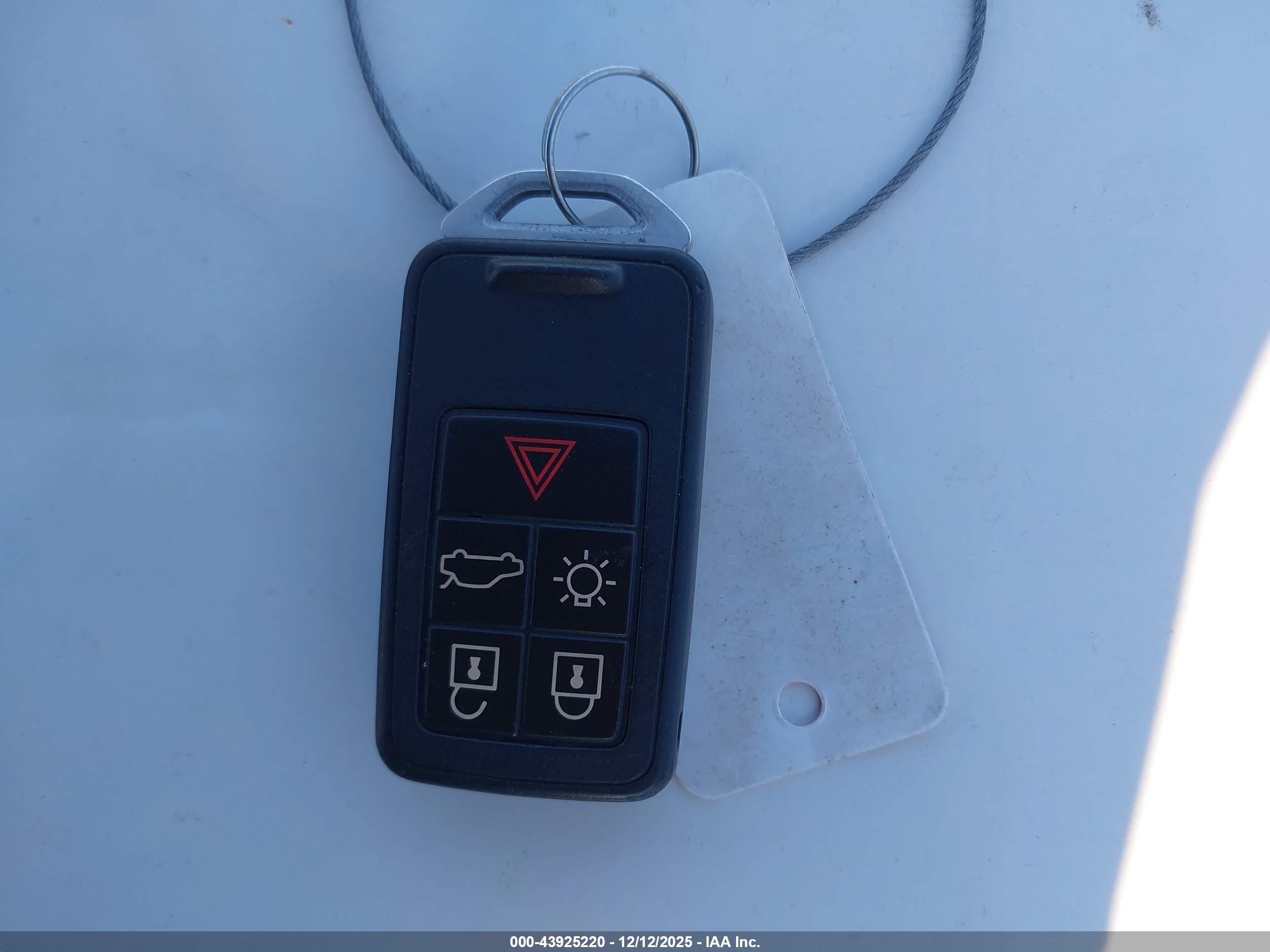 VOLVO XC60 image 11
