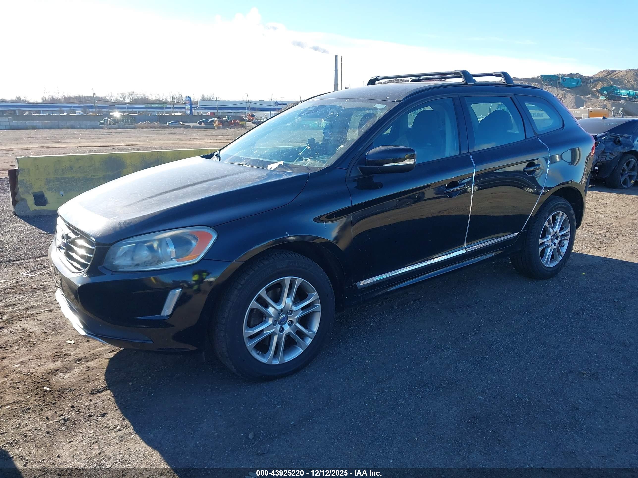 VOLVO XC60 image 2