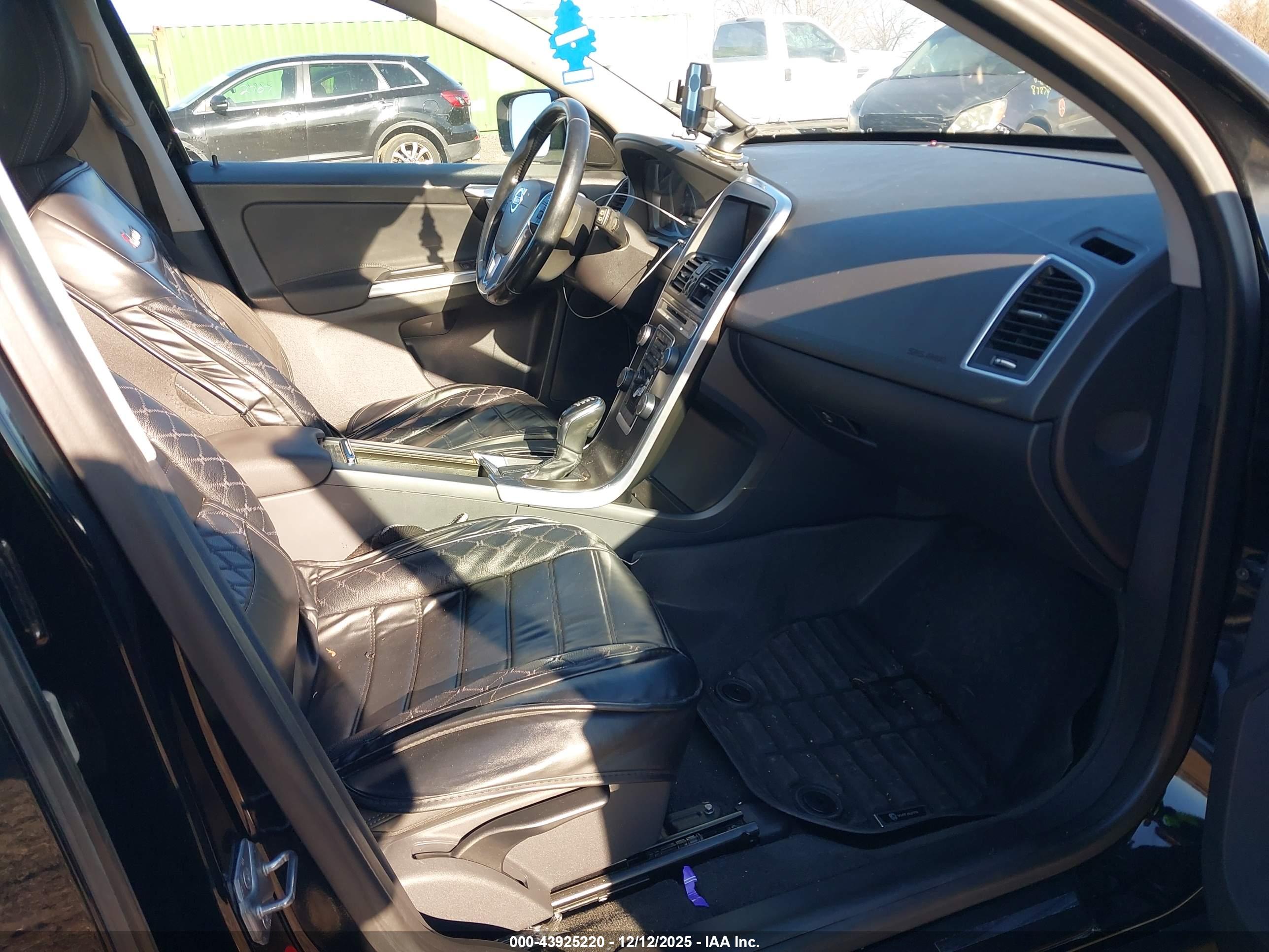 VOLVO XC60 image 5