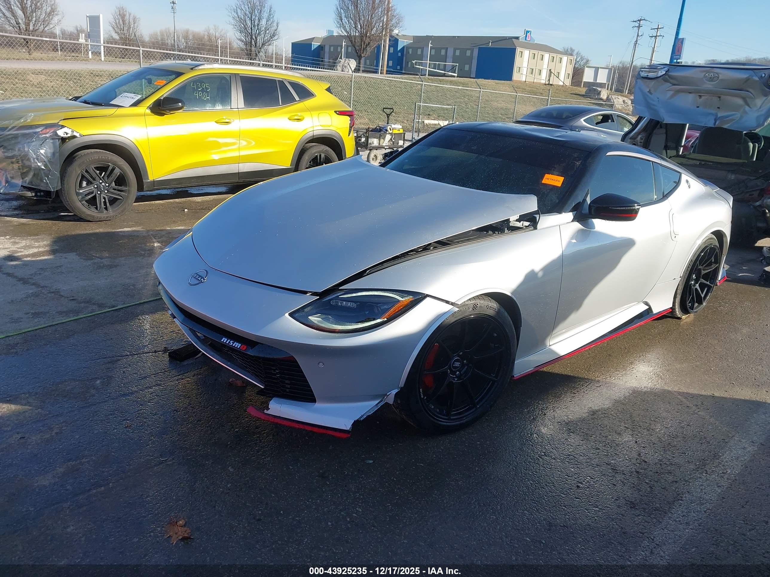 NISSAN Z image 2