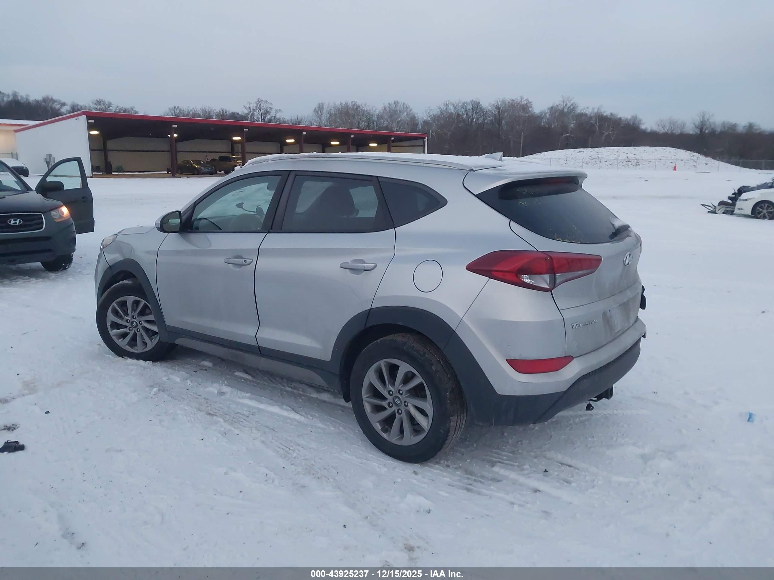 HYUNDAI TUCSON image 3