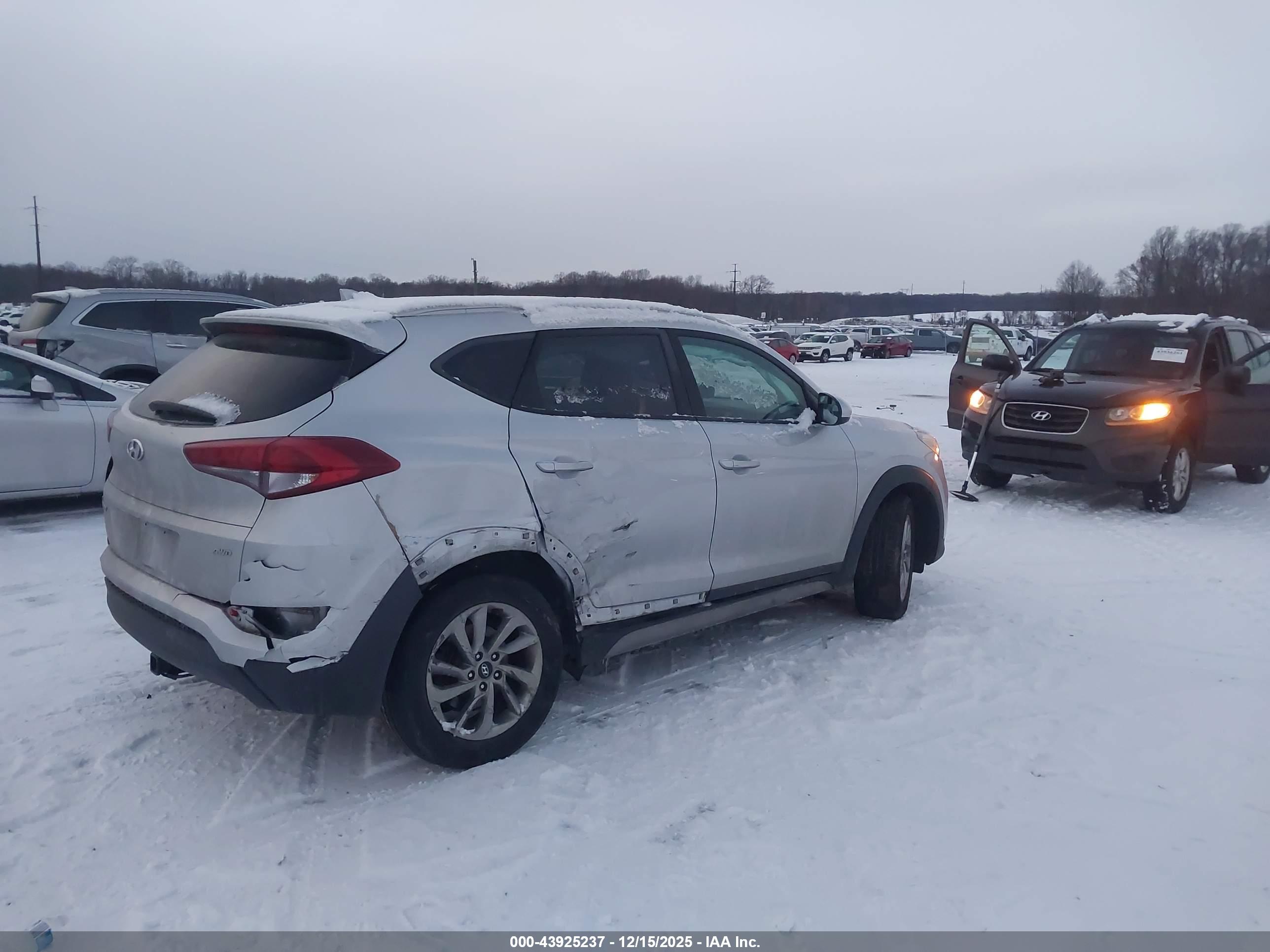 HYUNDAI TUCSON image 4