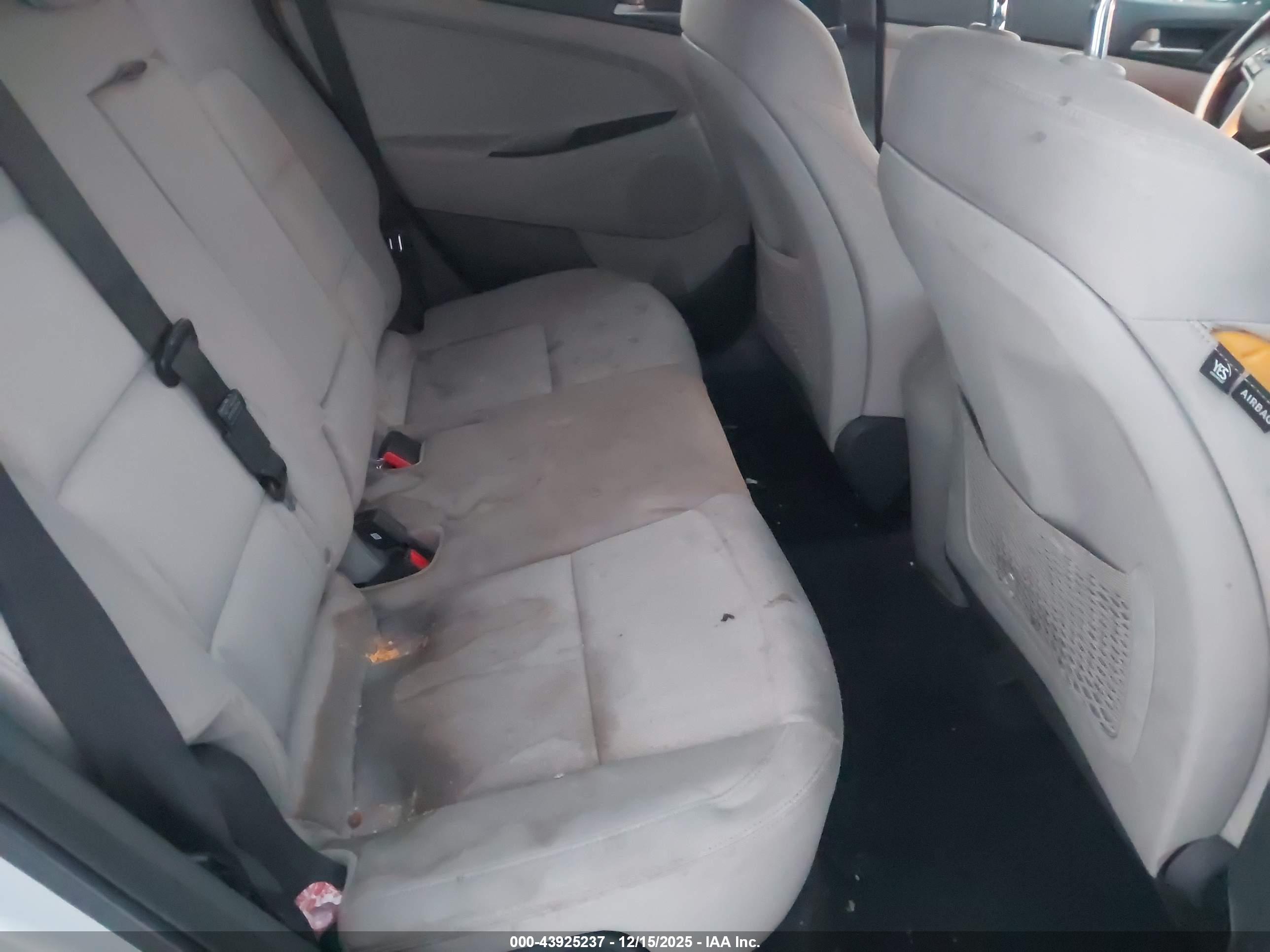 HYUNDAI TUCSON image 8