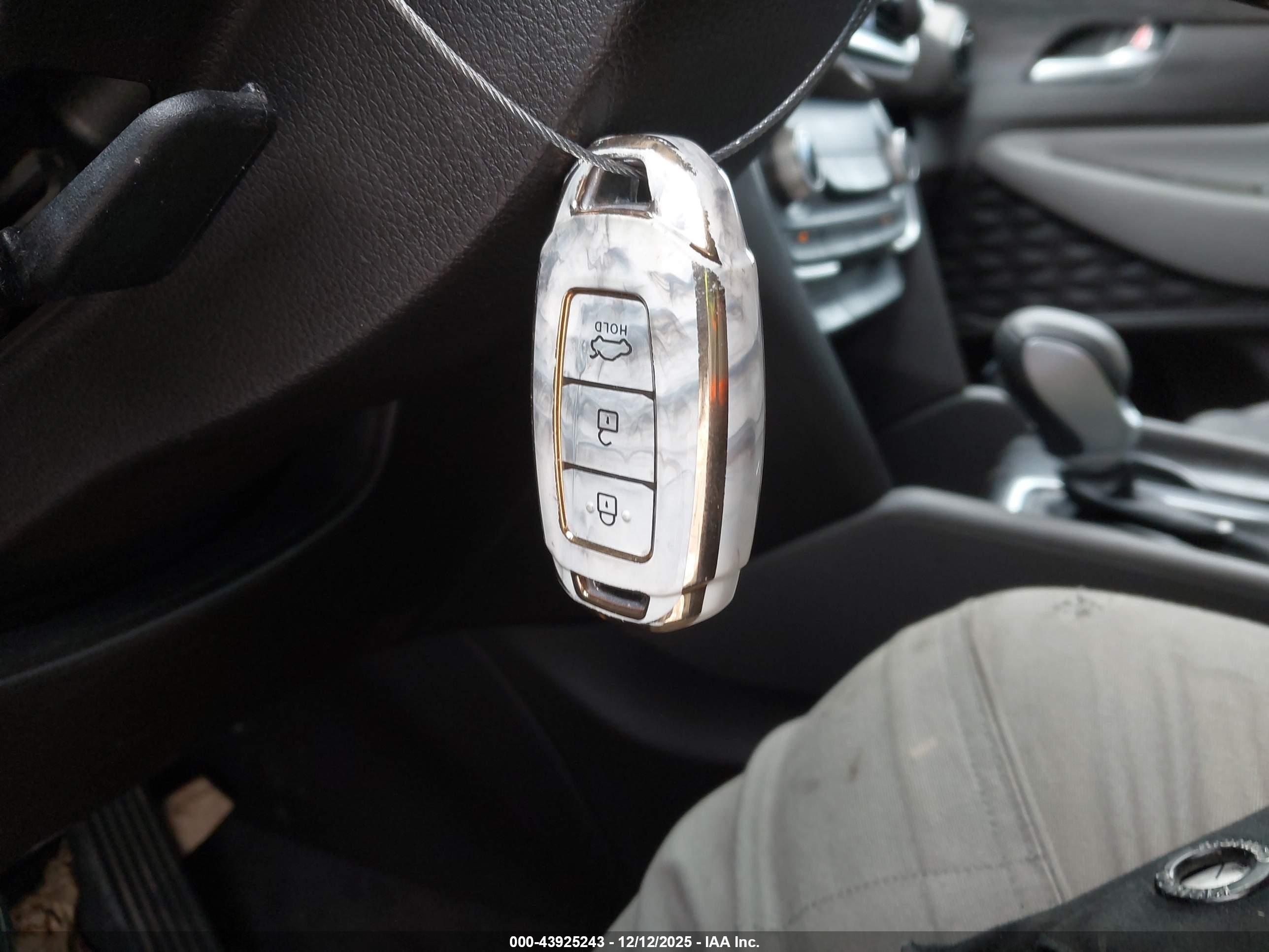 HYUNDAI SANTA image 11