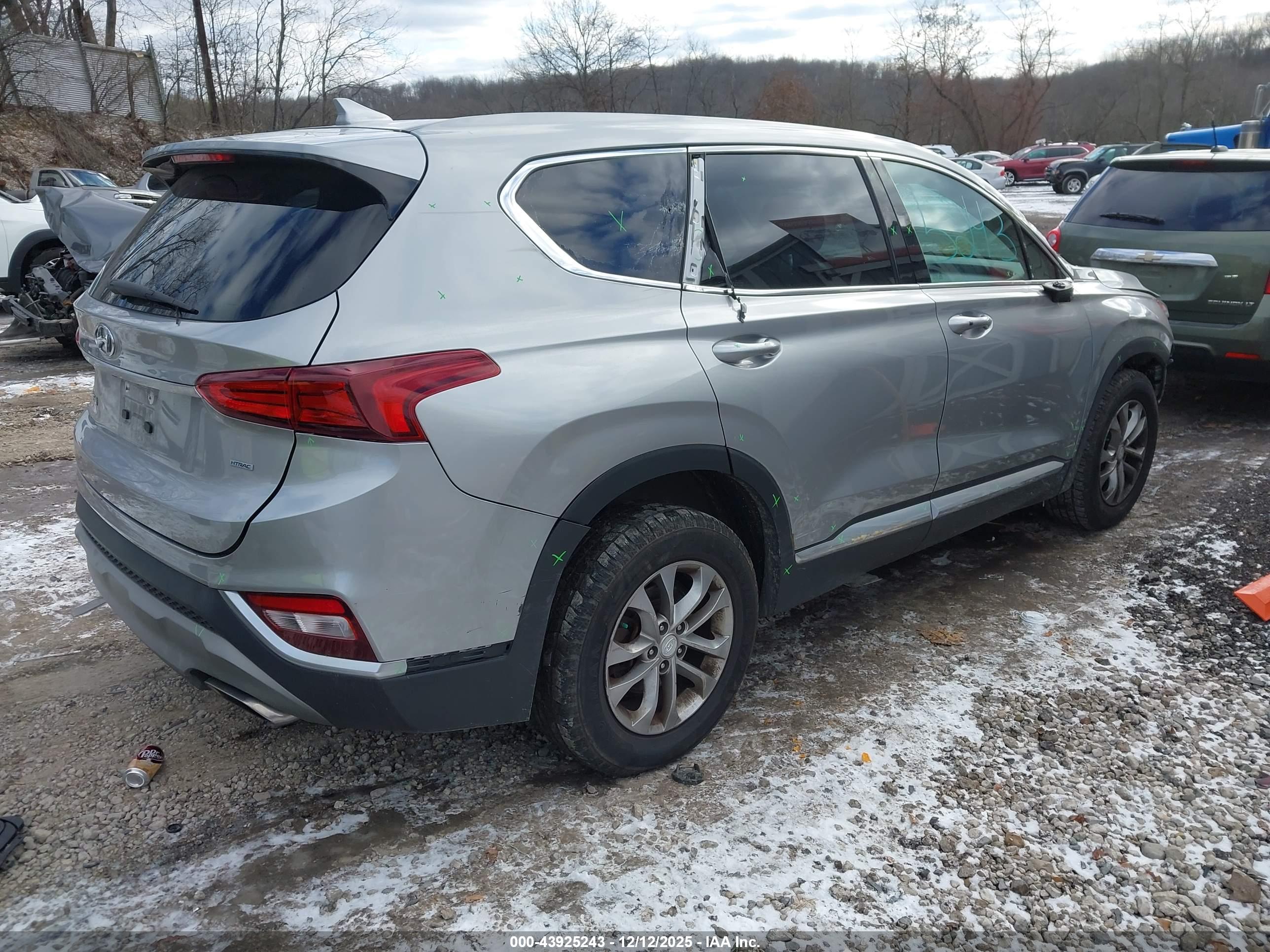 HYUNDAI SANTA image 4