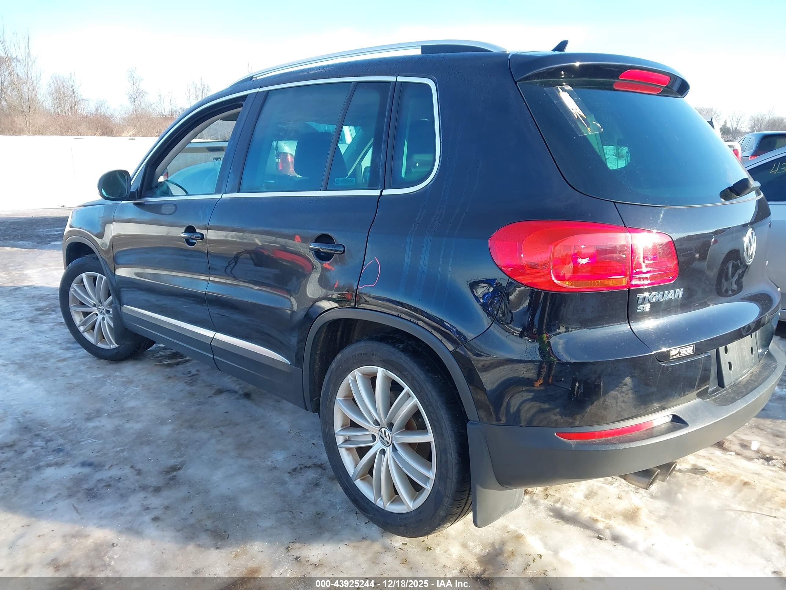VOLKSWAGEN TIGUAN image 3