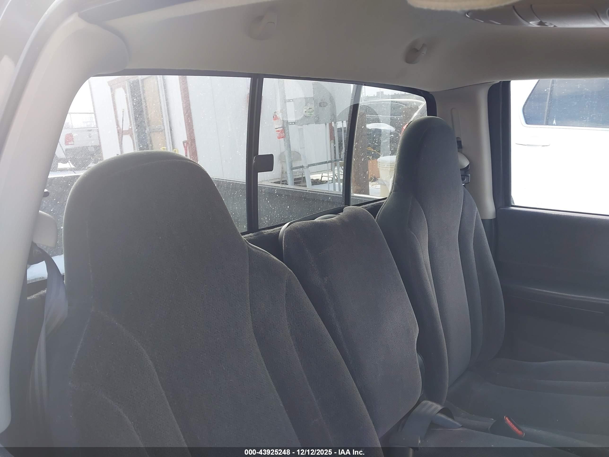 DODGE DAKOTA image 8