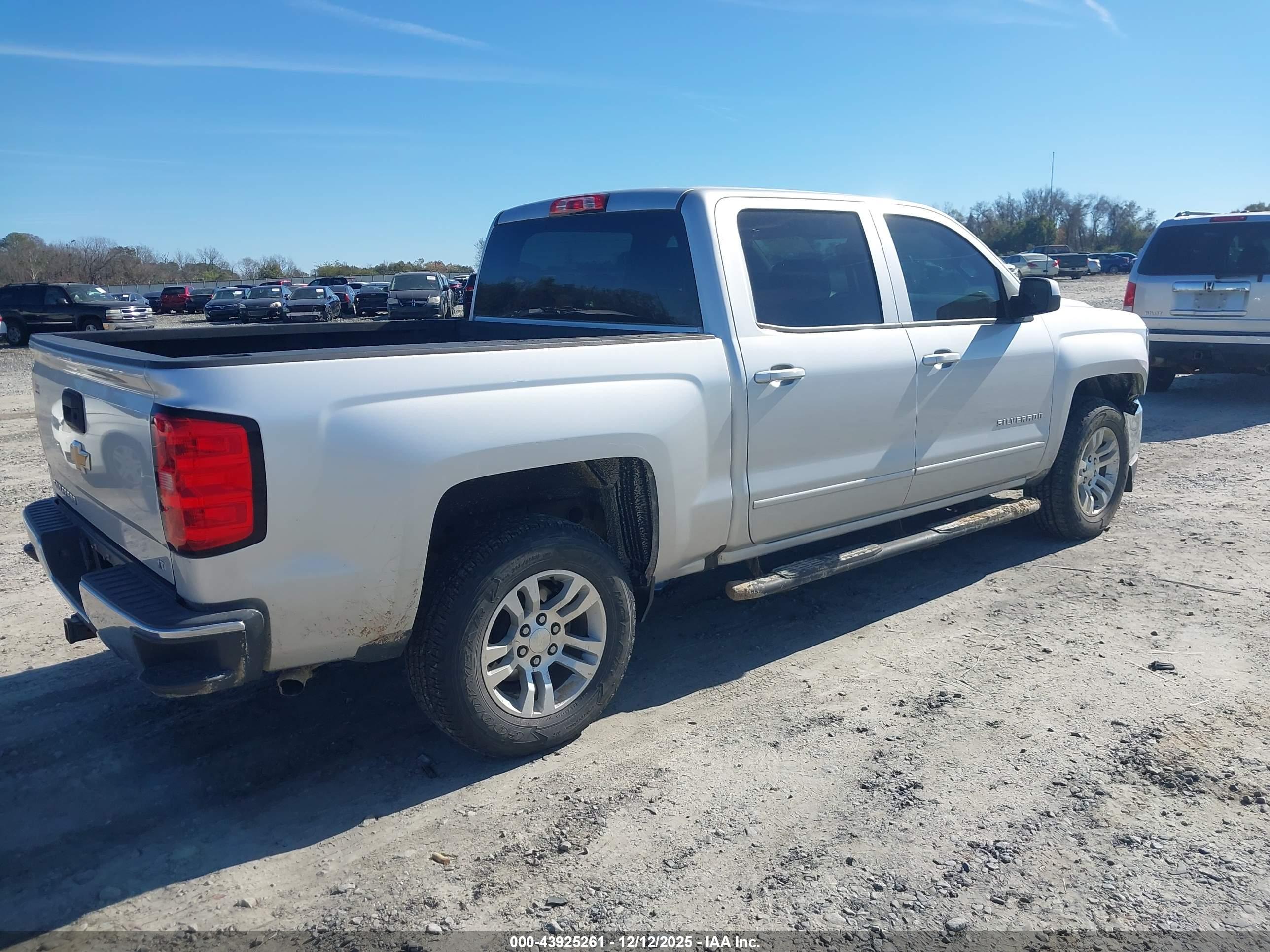 CHEVROLET SILVERADO image 4