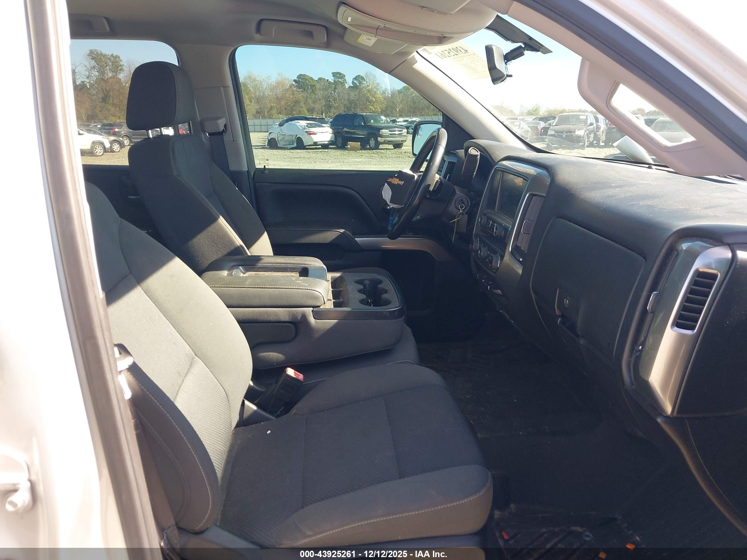CHEVROLET SILVERADO image 5