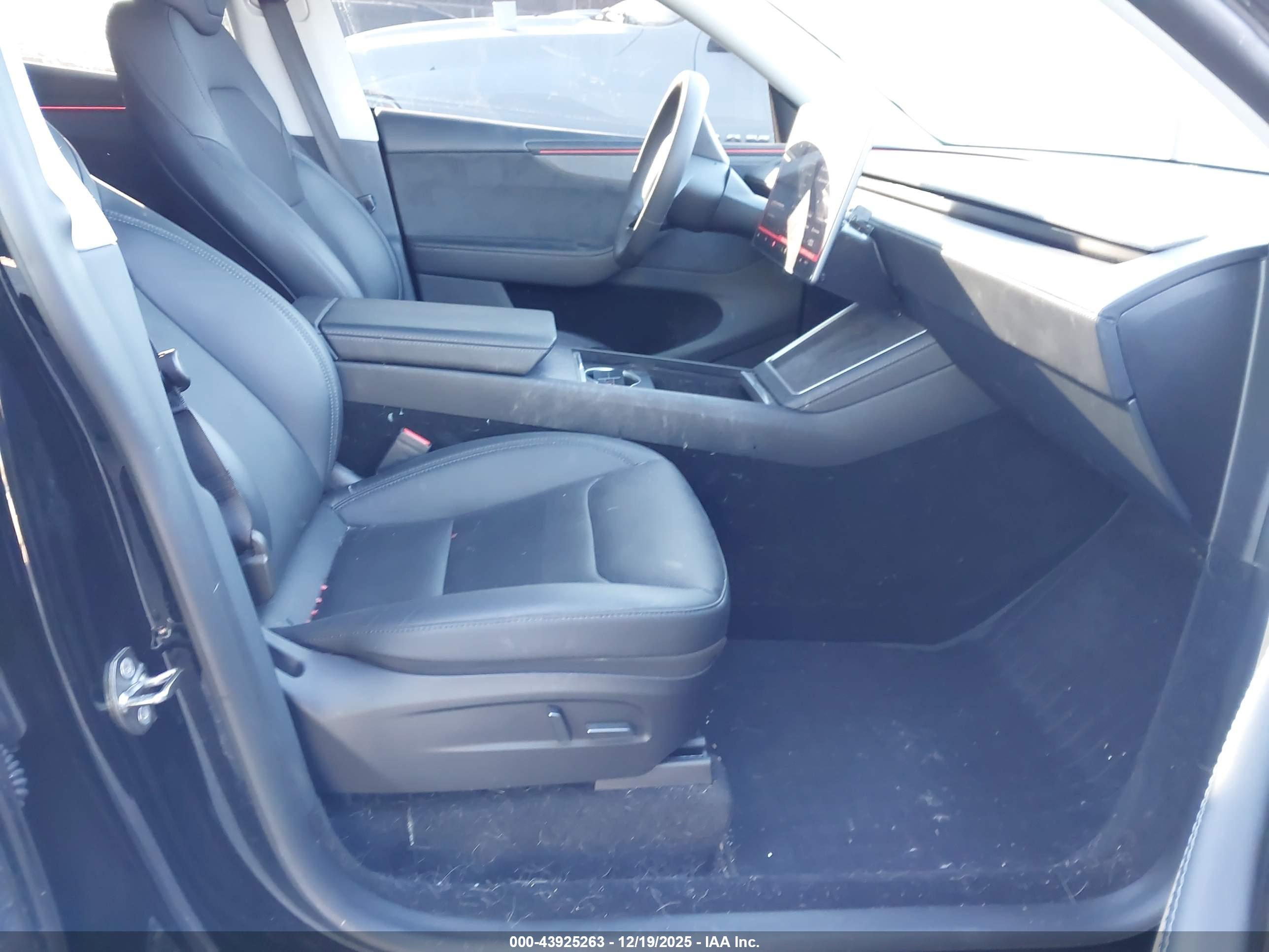 TESLA MODEL image 5