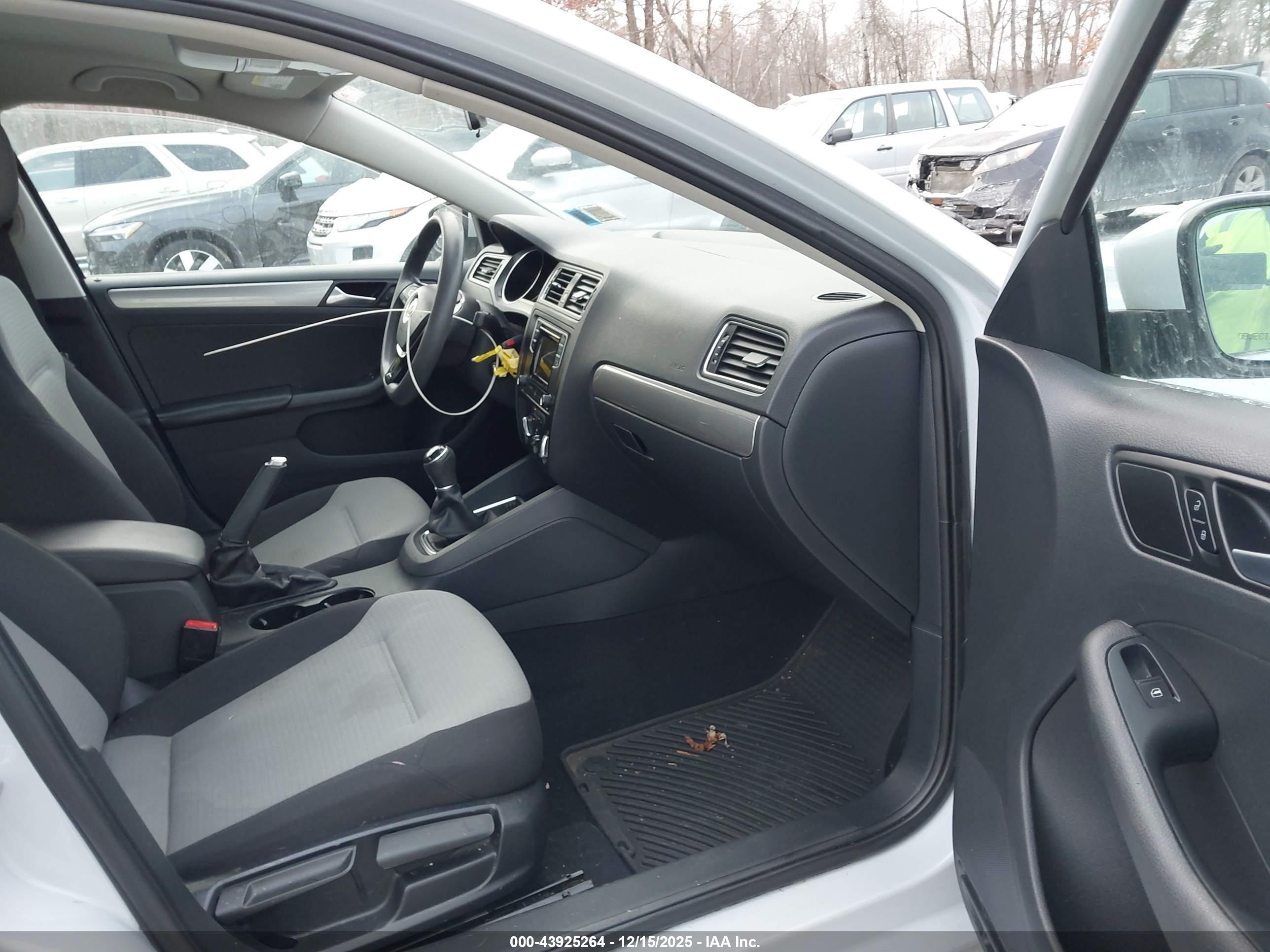 VOLKSWAGEN JETTA image 5