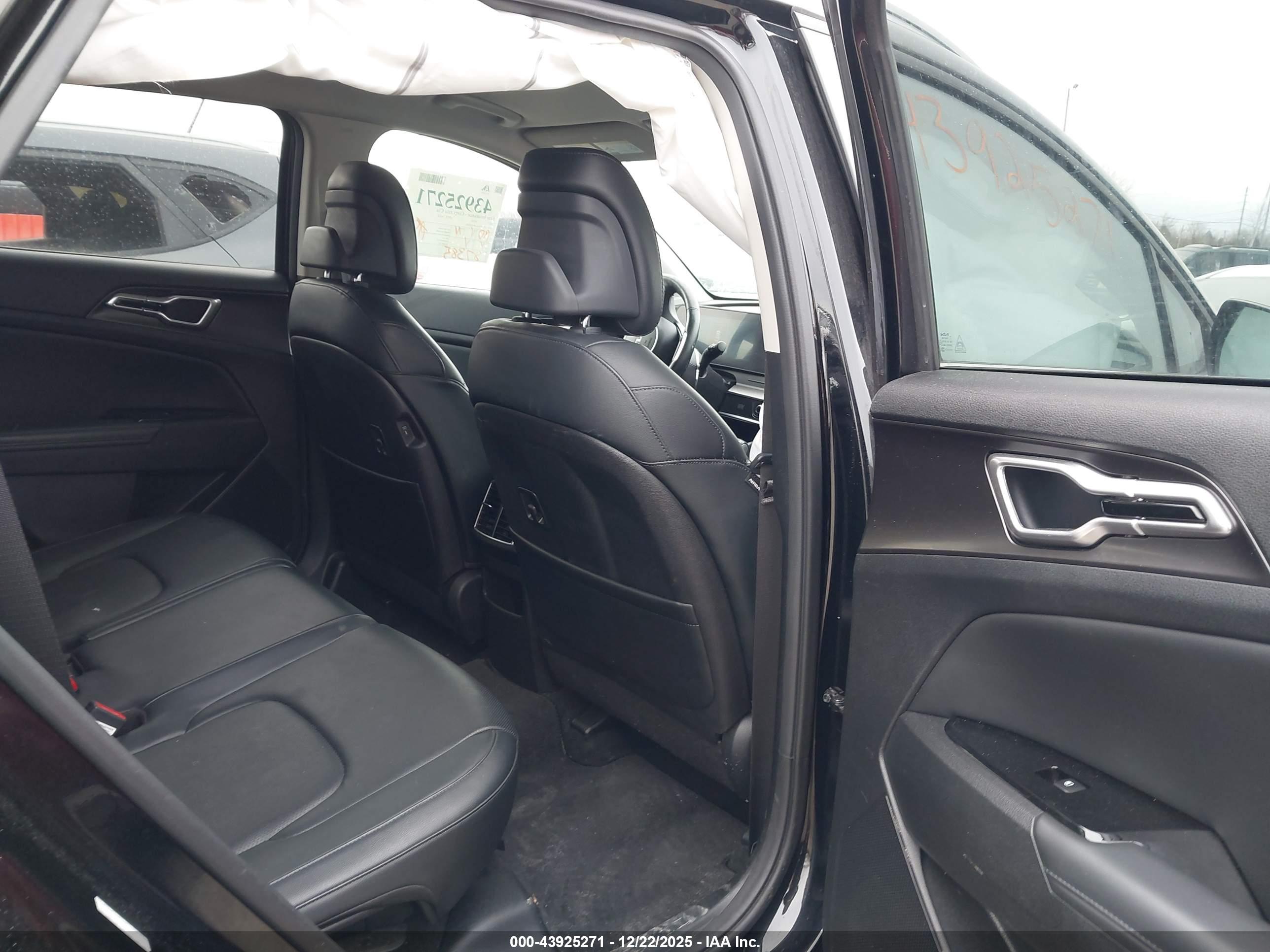 KIA SPORTAGE image 8