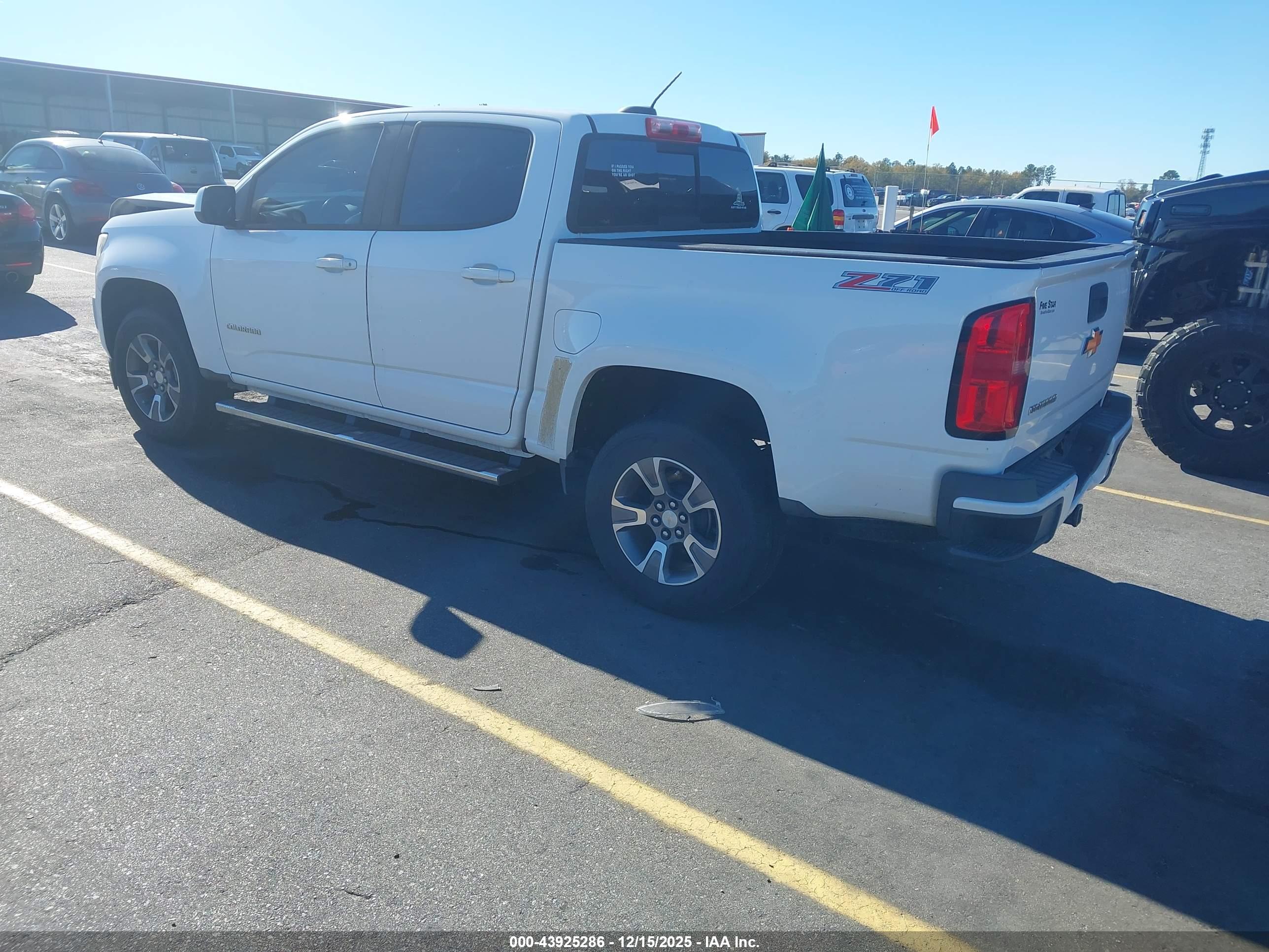 CHEVROLET COLORADO image 3