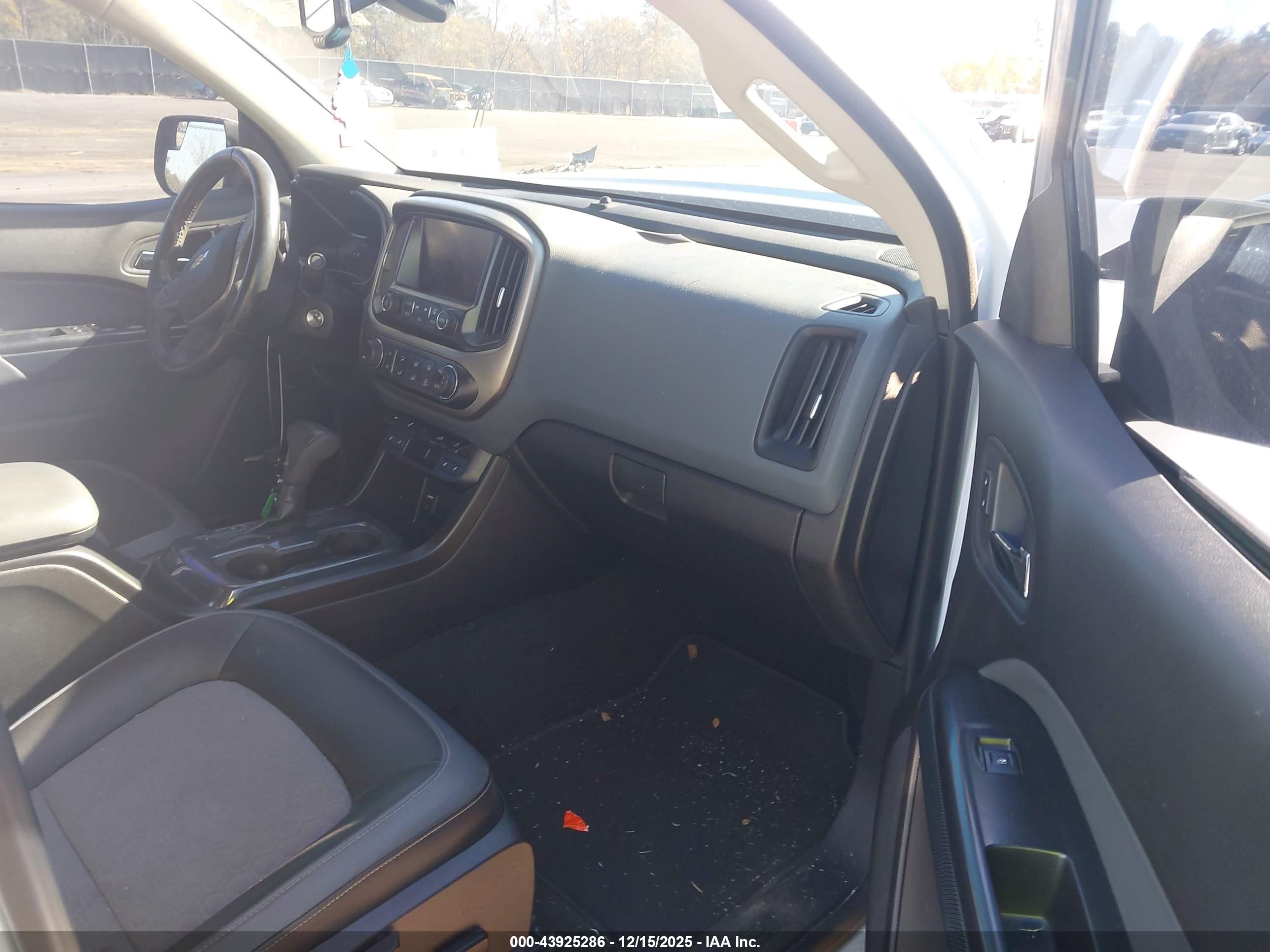 CHEVROLET COLORADO image 5