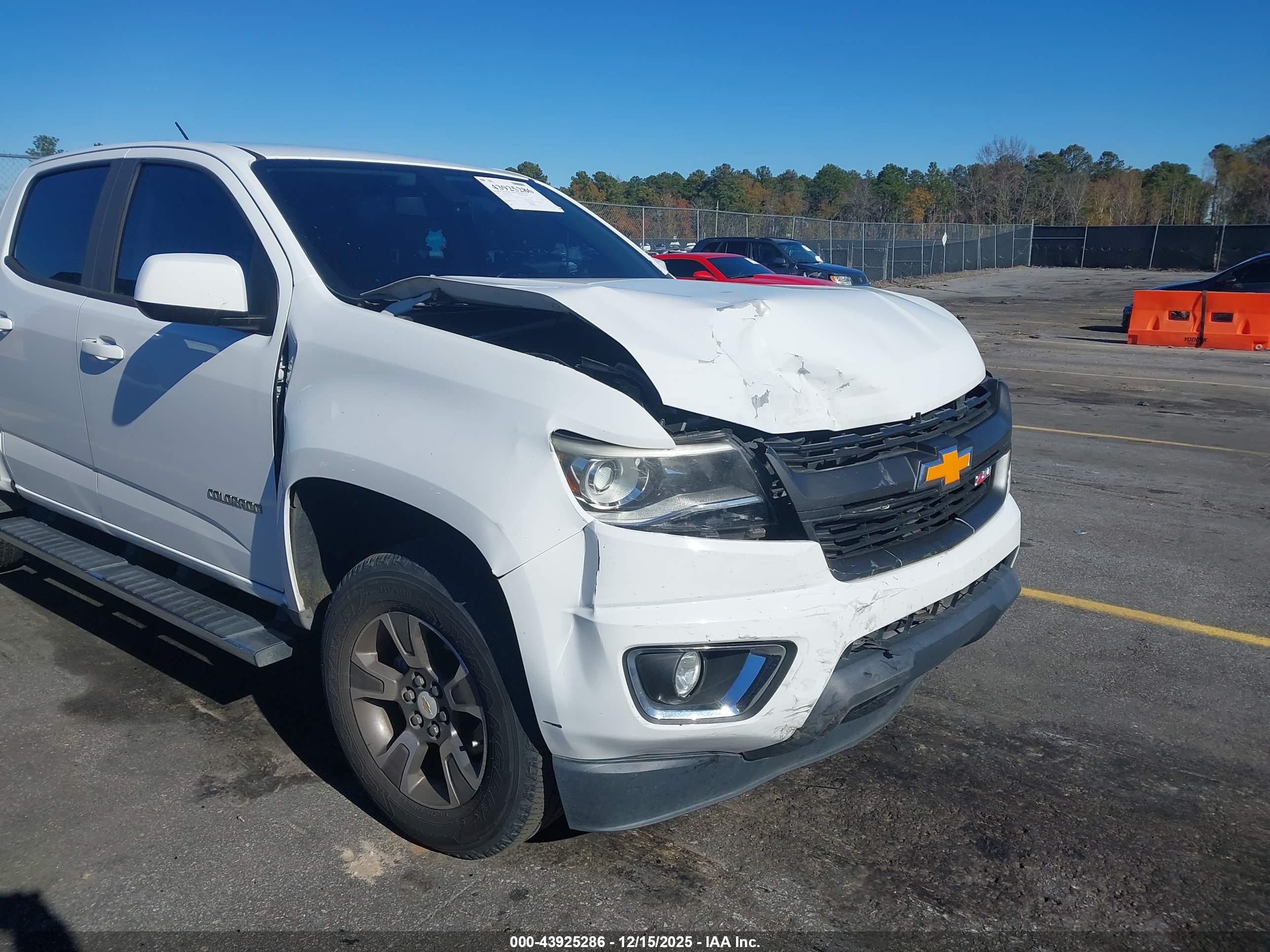 CHEVROLET COLORADO image 6