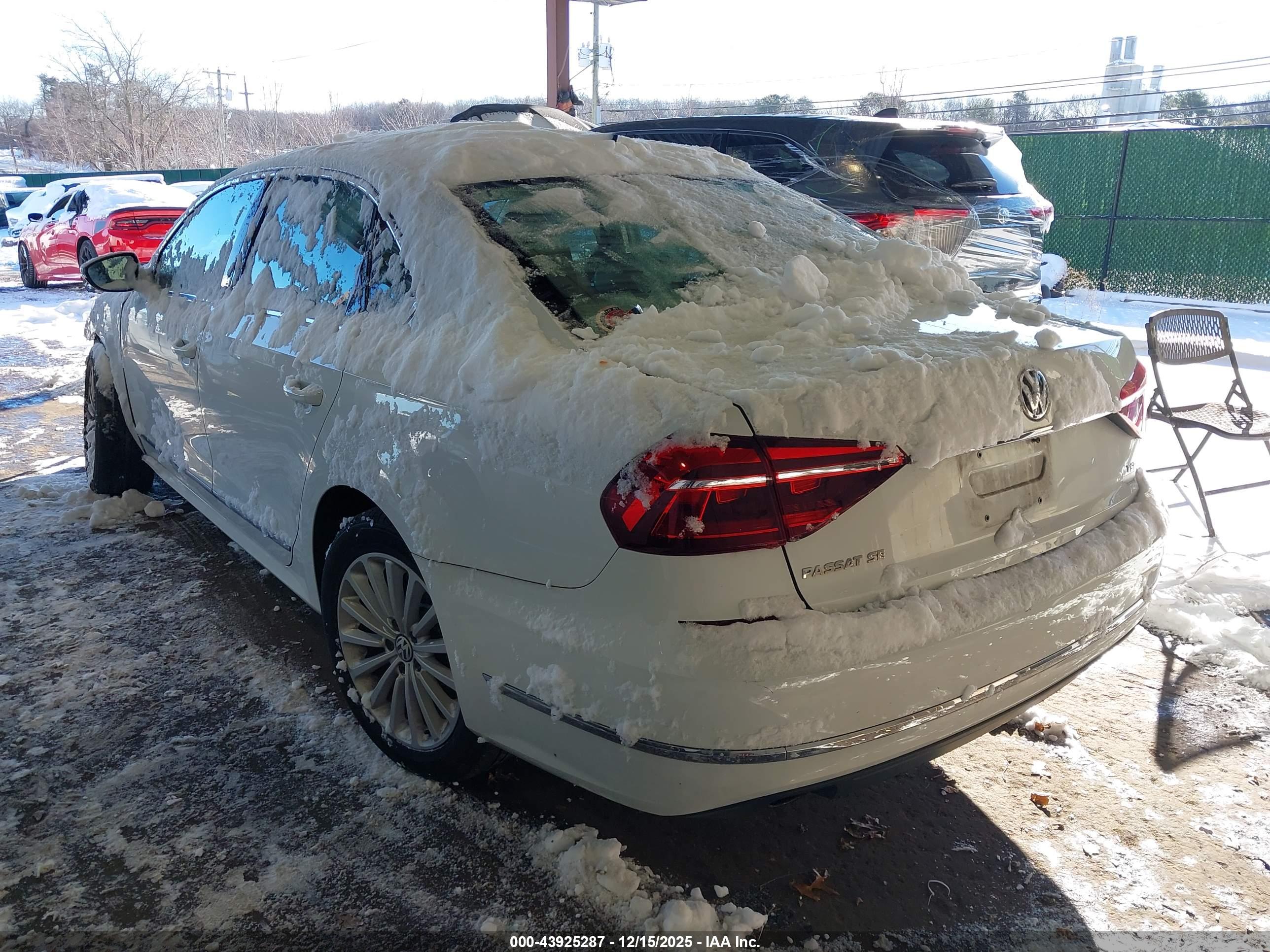 VOLKSWAGEN PASSAT image 3