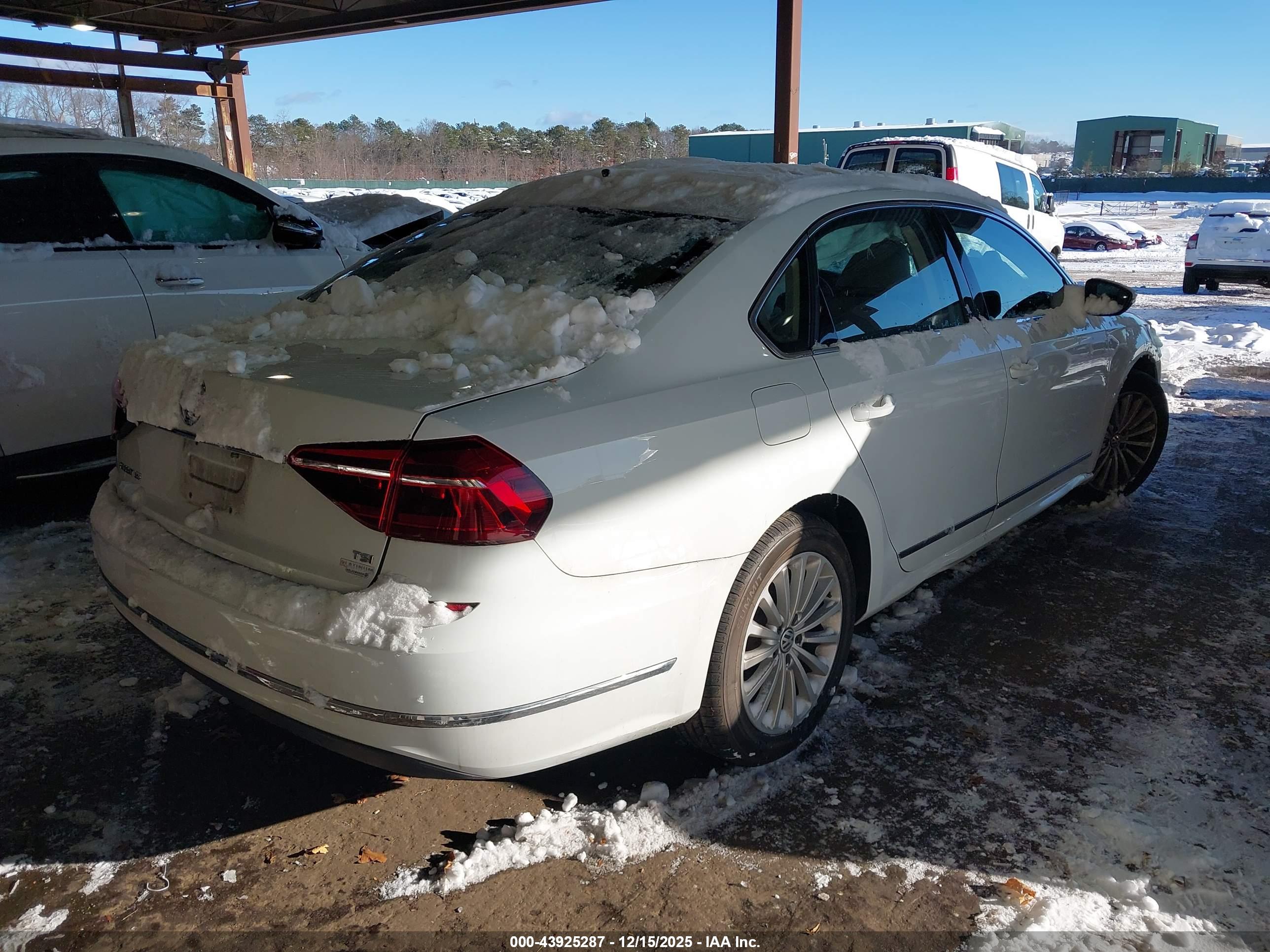 VOLKSWAGEN PASSAT image 4