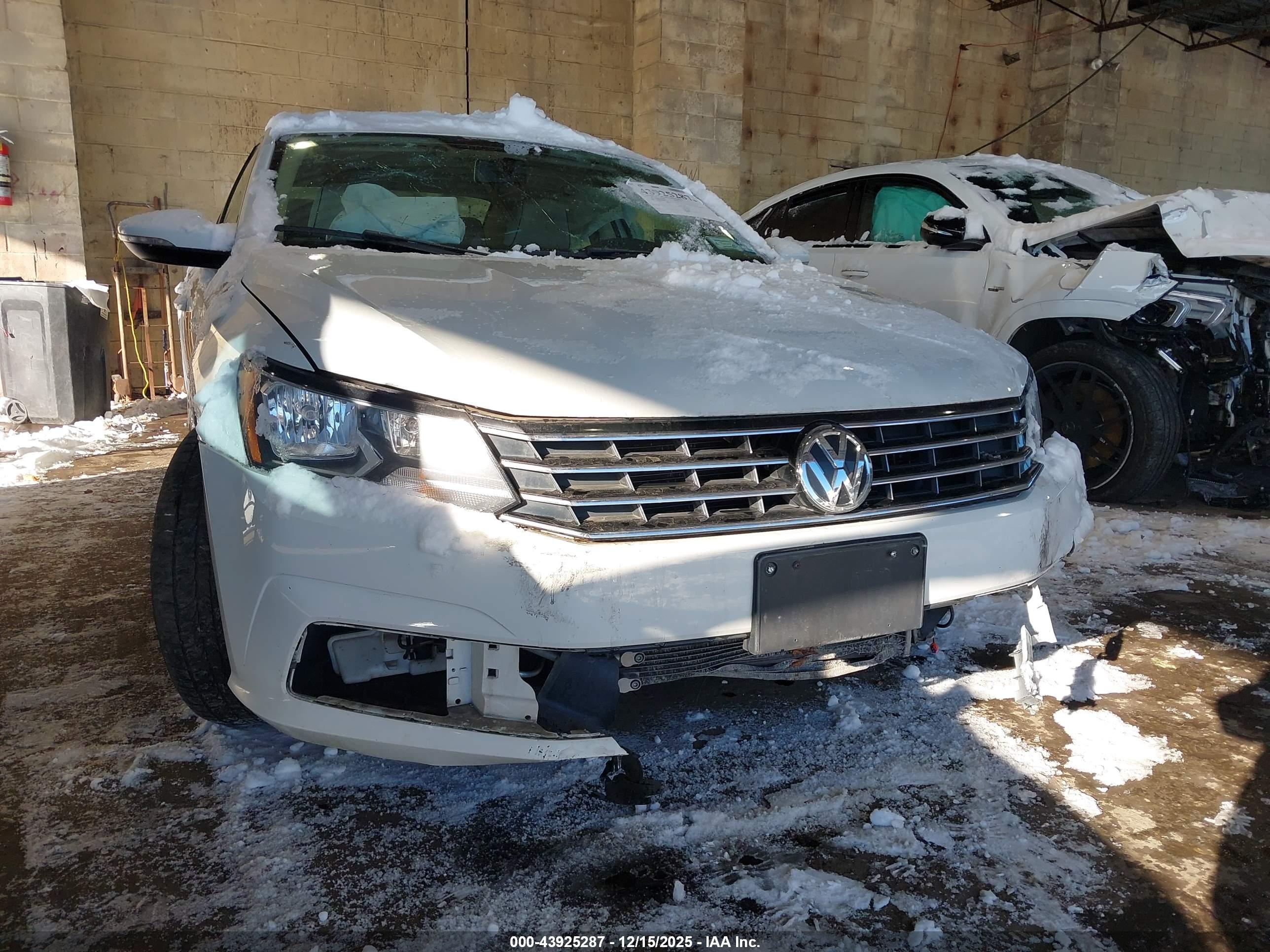 VOLKSWAGEN PASSAT image 6